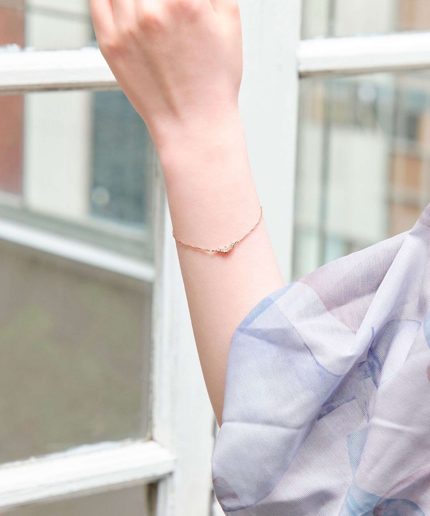 Phoebe「Vラインビジューブレスレット　ローズゴールド」|ブレスレット・バングル|