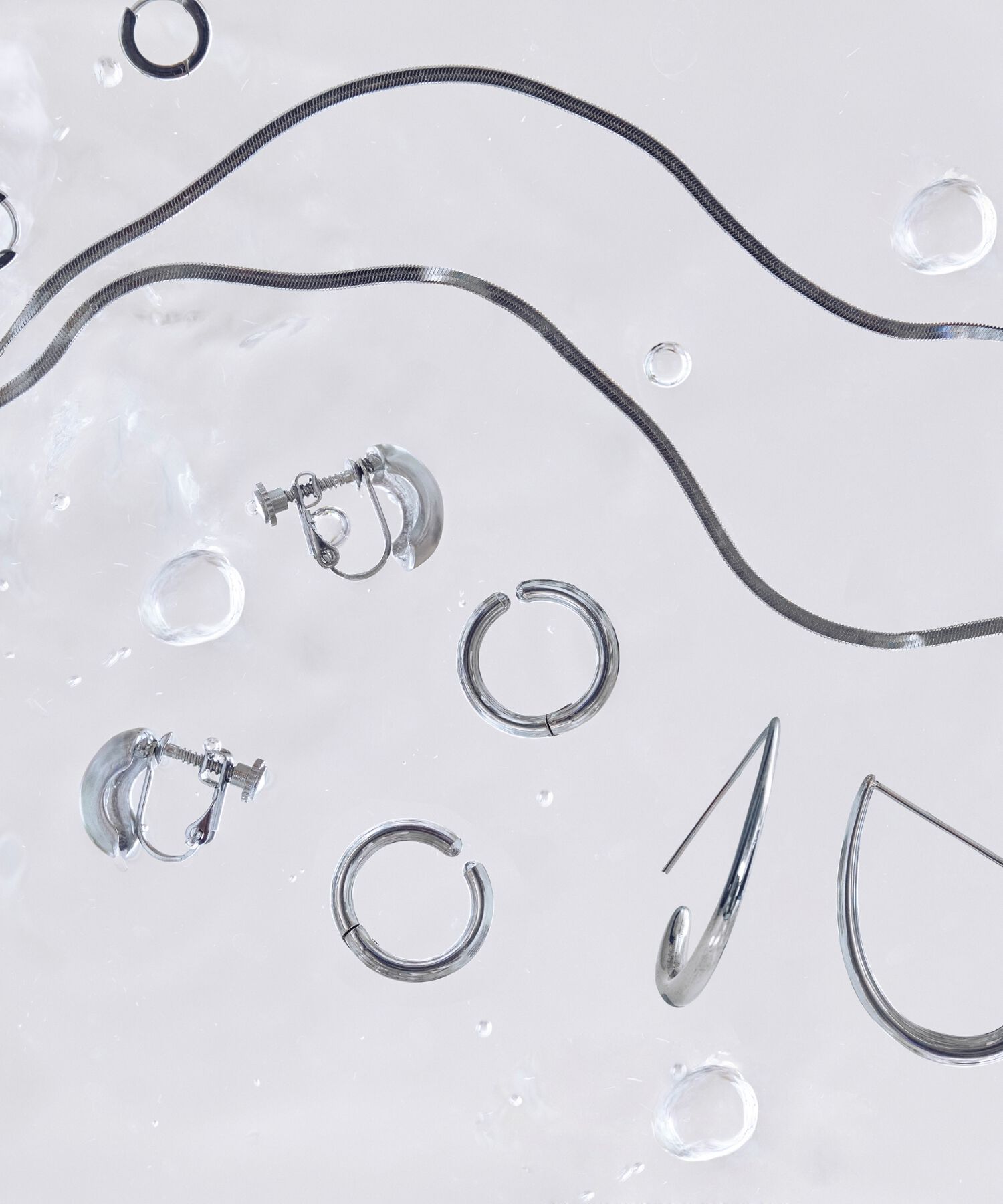 Phoebe「【金属アレルギー対応】ワンタッチビジューフープミニピアス　シルバー/サージカルステンレス」|ピアス|