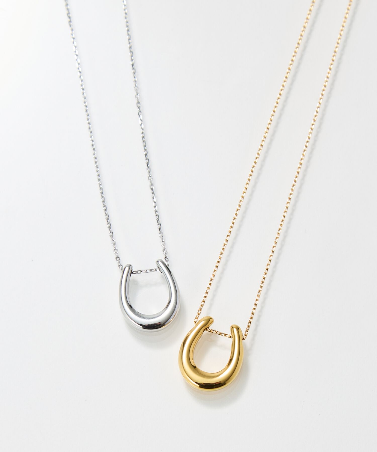Phoebe「【金属アレルギー対応】メタリックホースシューネックレス　ゴールド　ステンレス/馬蹄/蹄鉄/ギフト/バテイ」|ネックレス|