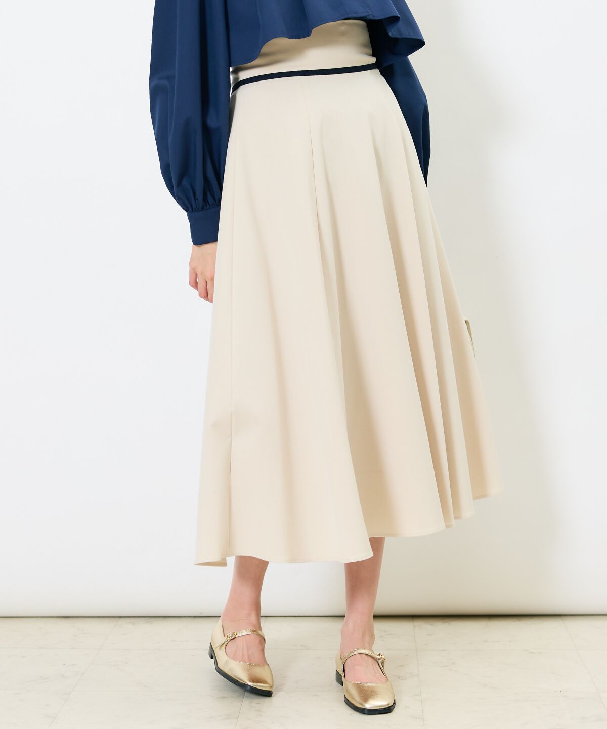 アンドクチュール「パイピングバックレースアップスカート」|フレア|ベージュ