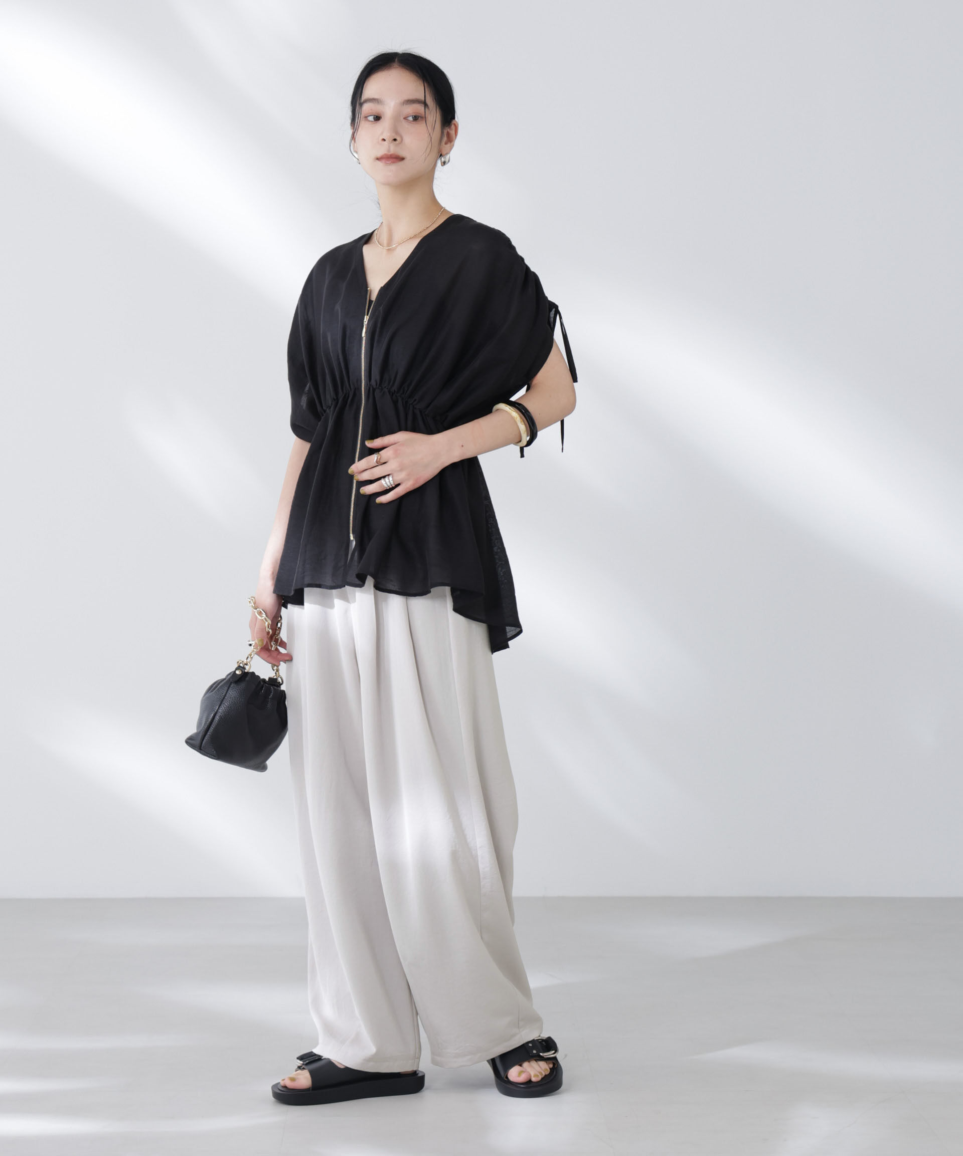 nano･universe「ダルサテンカーブタックパンツ」|チノ|