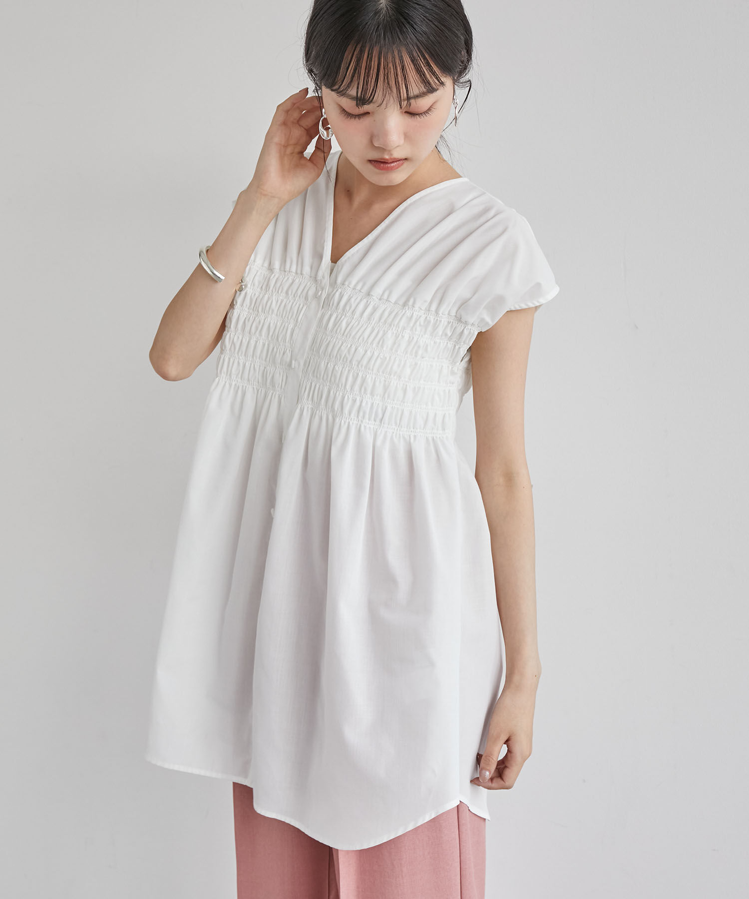 VIS「【洗える】ゆるVネックシャーリングシャツブラウス」|シャツ・ブラウス|