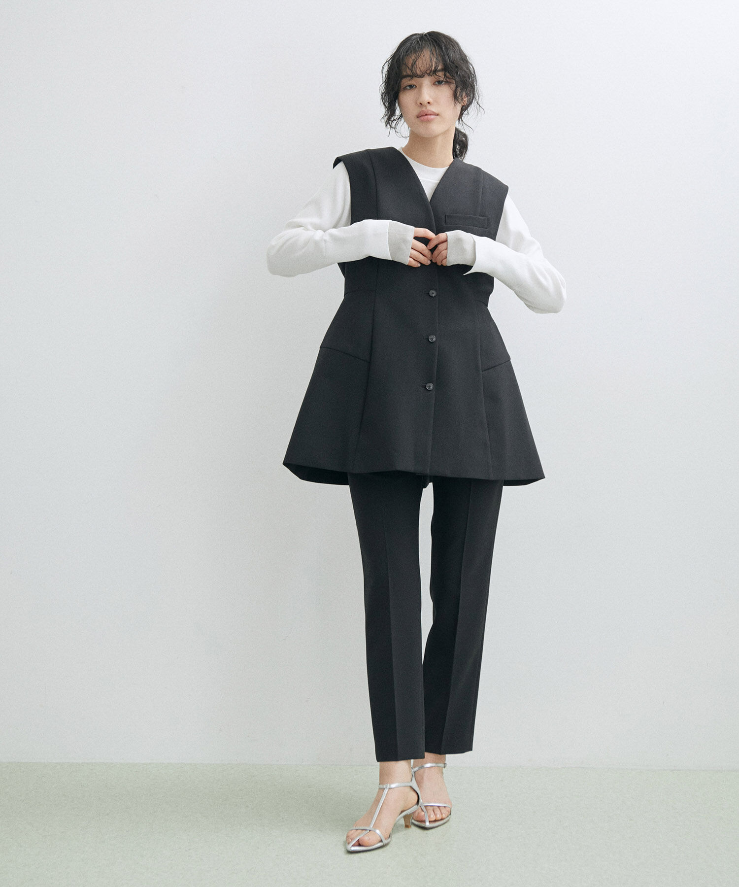 ADAM ET ROPE'「【サステナブル】スリムスラックス」|スラックス|