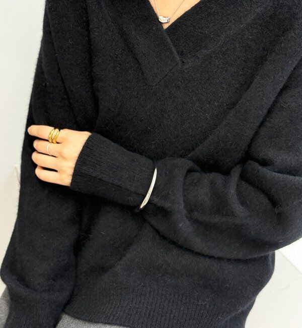  「【華やかな印象に】ヘアリーヤーン深Vネックニット」|ニット・セーター|