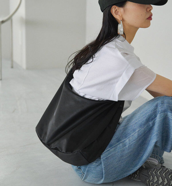  「クラウズナイロンラウンドビッグショルダーバッグ」|ショルダー・メッセンジャー|