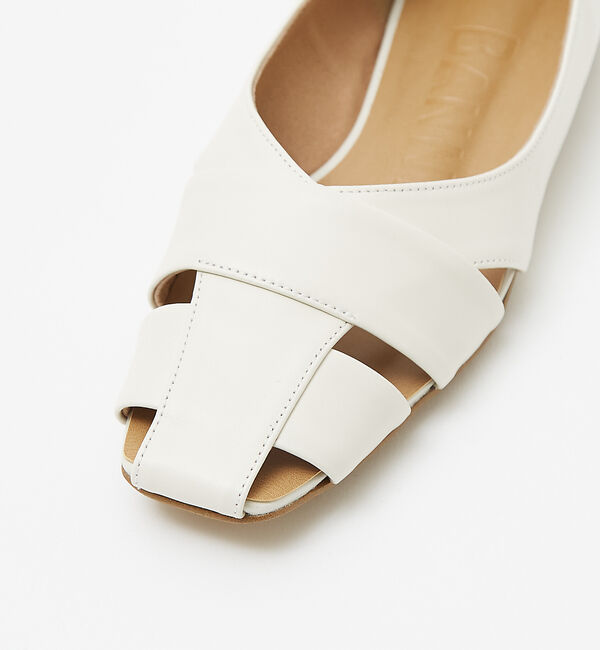 AU BANNISTER「グルカモチーフフラットパンプス」|パンプス|