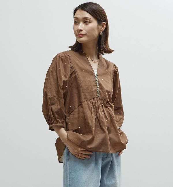 Soffitto「インド綿ドット刺繍バックオープンブラウス」|シャツ・ブラウス|ブラウン