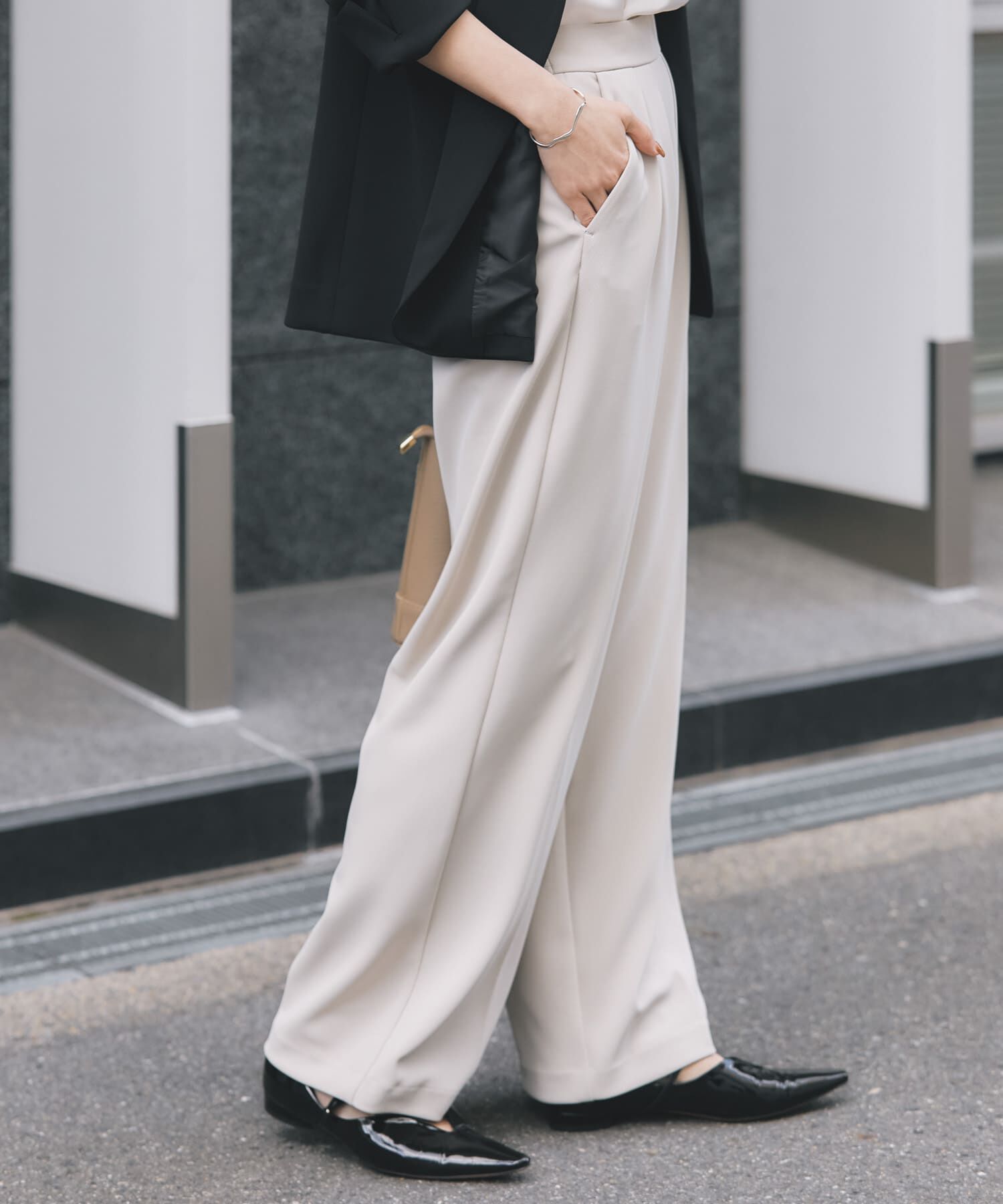 URBAN RESEARCH ROSSO「ストレッチツイルタックストレートパンツ」|その他|ライトベージュ