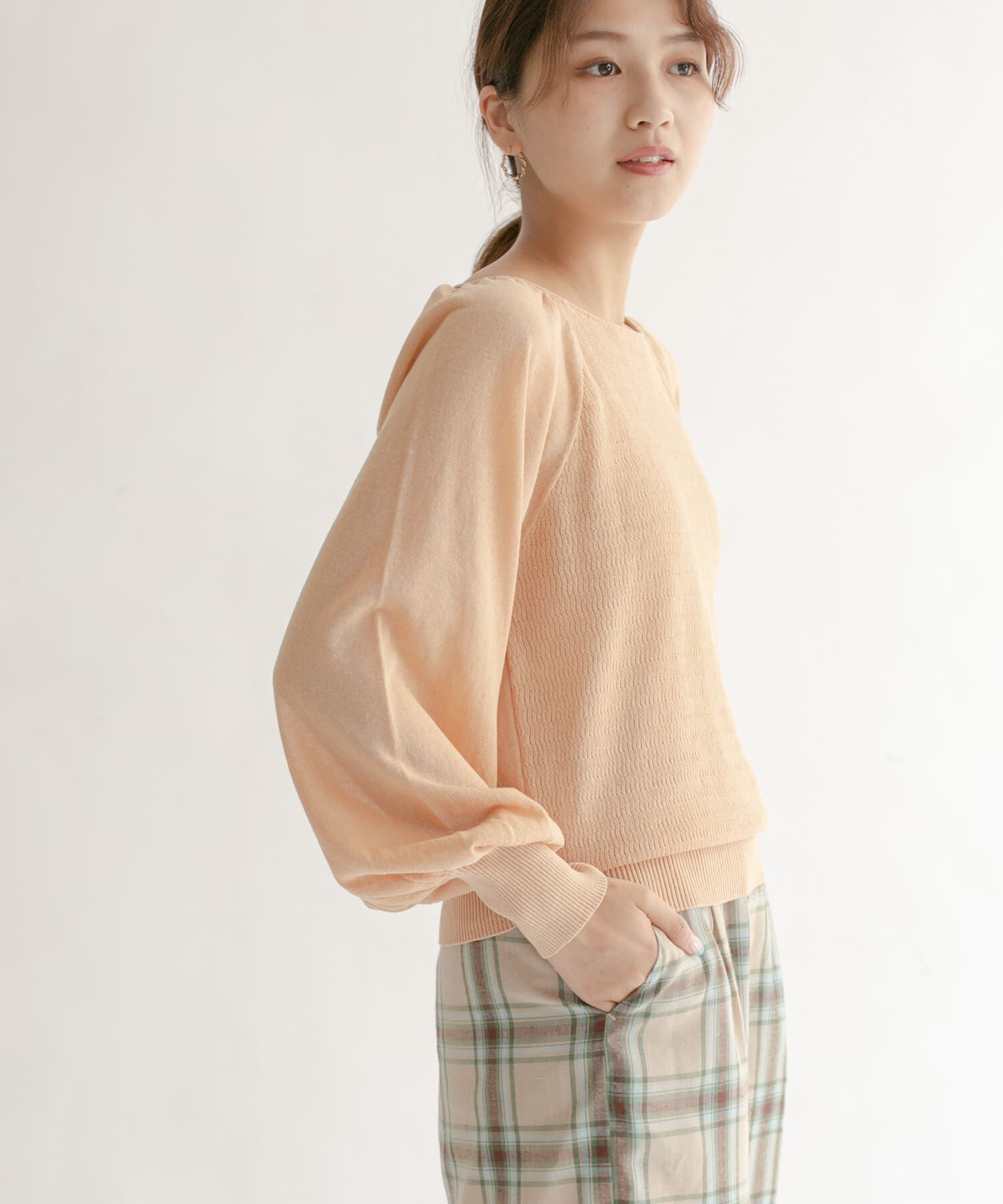  「BACKオープンボリュームスリーブニット」|ニット・セーター|