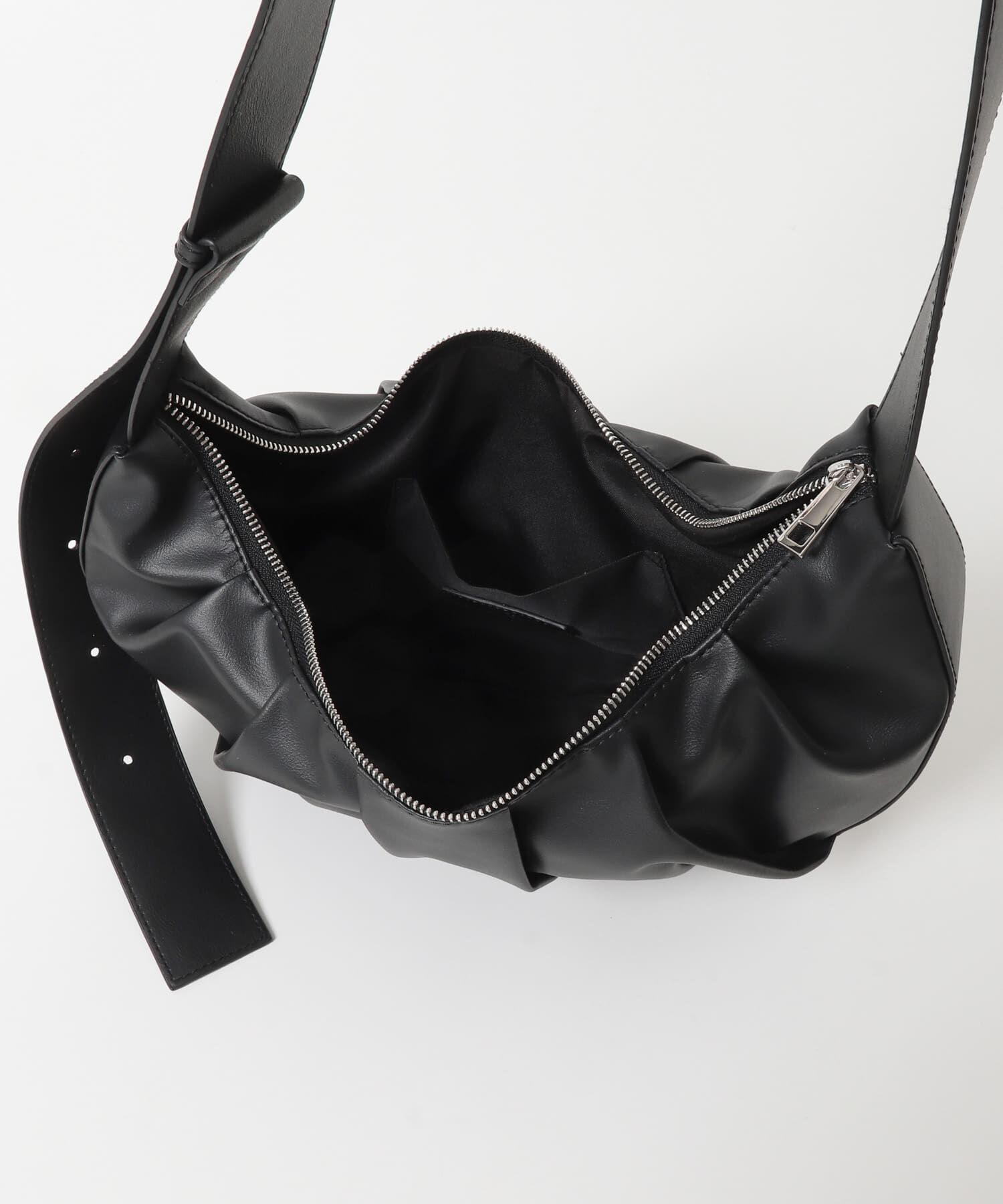 SENSE OF PLACE by URBAN RESEARCH「ハーフムーンタックショルダー」|ショルダー・メッセンジャー|