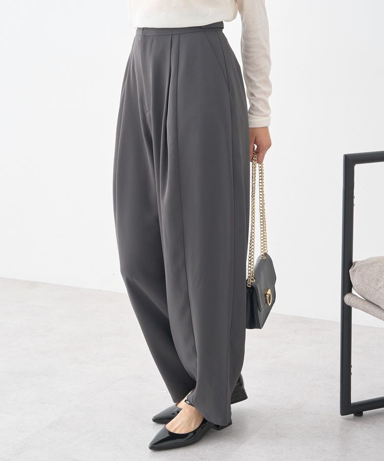 earth music&ecology「タックコクーンパンツ」|その他|Charcoal Gray