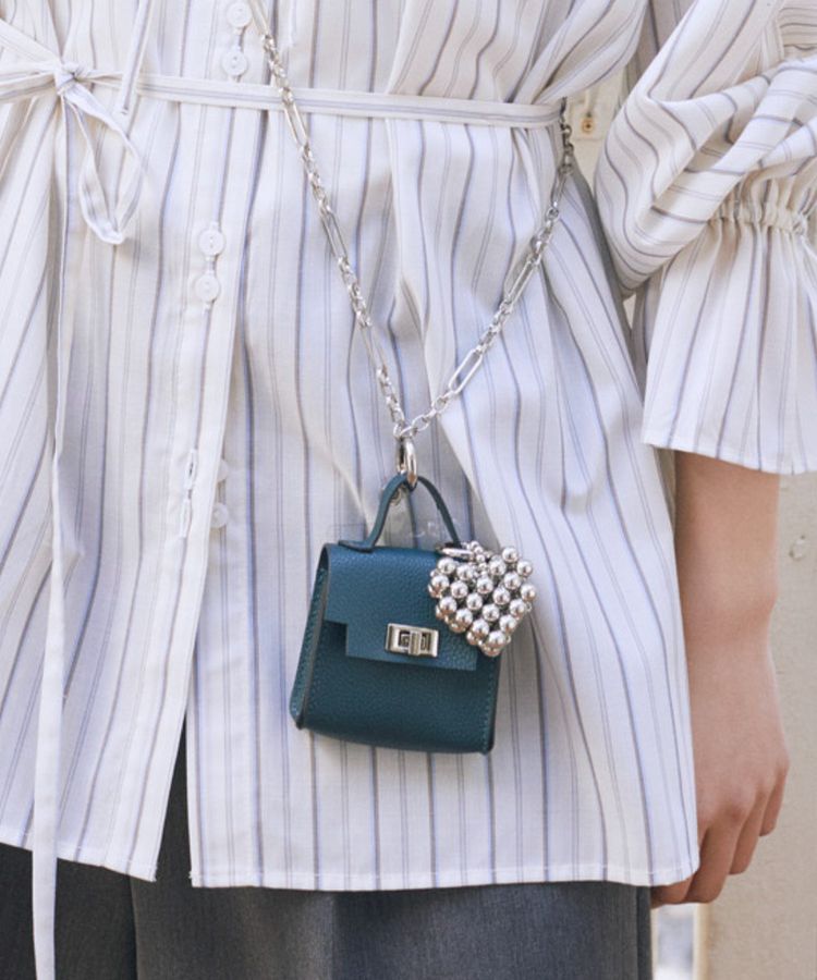 earth music&ecology「マイクロミニバッグメタルハートチェーンチャーム」|モバイルケース|Blue Green