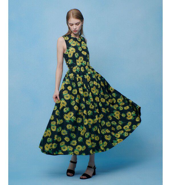 LOULOU WILLOUGHBY「 WEB 一部店舗限定【LOULOU WILLOUGHBY】サンフラワープリントバッククロスワンピース」|ワンピース|ブラック系