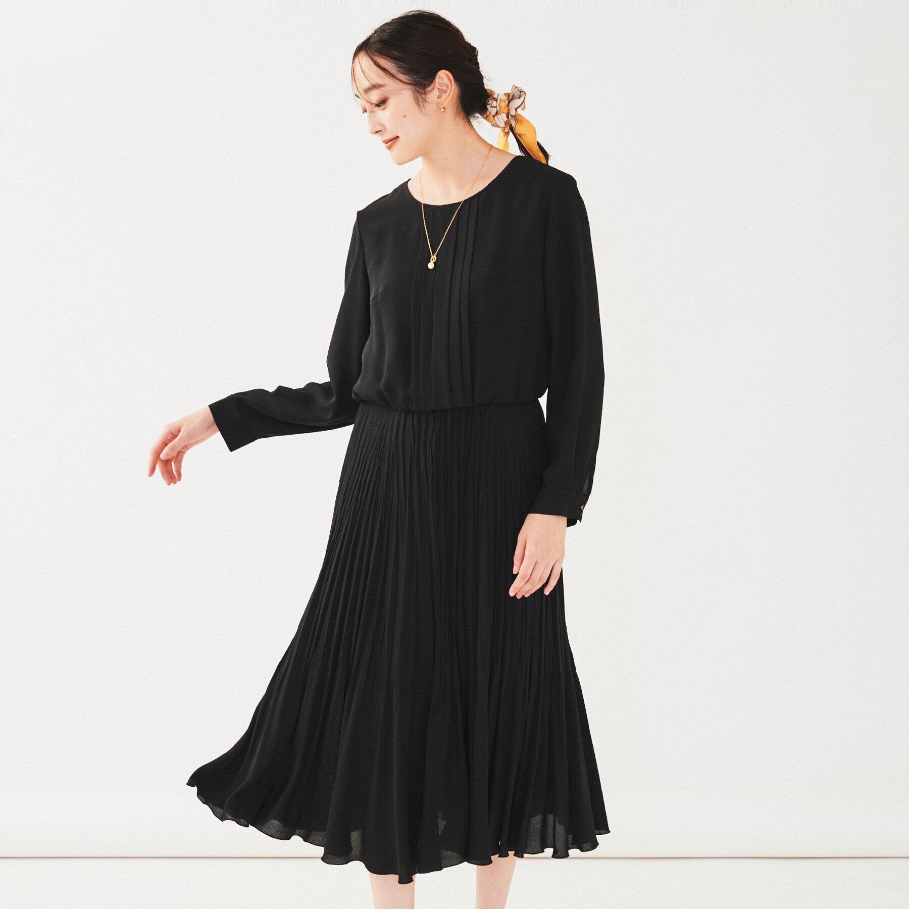 UNTITLED「【通勤】ジョーゼット プリーツワンピース」|ワンピース|ブラック(019)