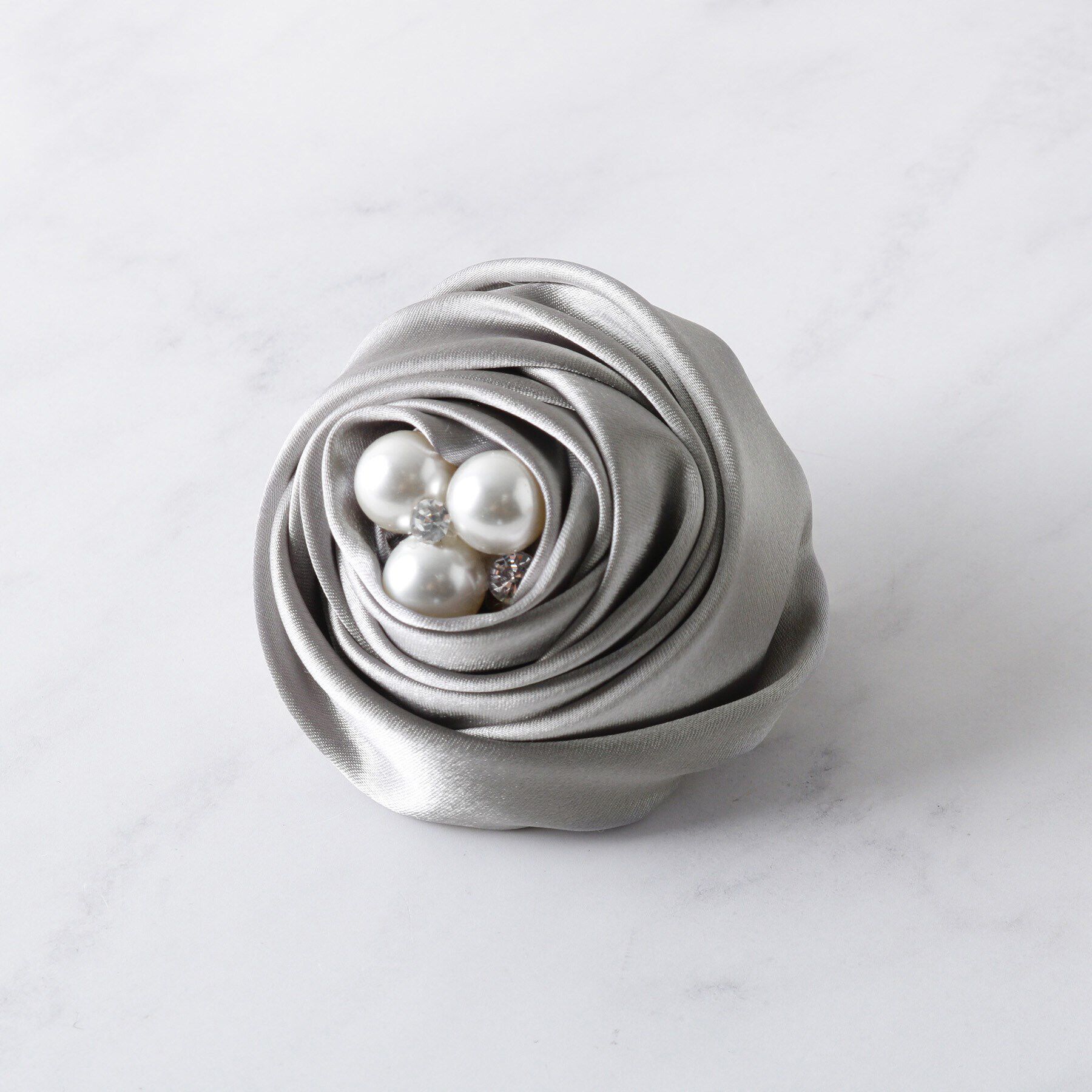 UNTITLED「【セレモニー】ローズコサージュ」|ブローチ・コサージュ|グレー(012)