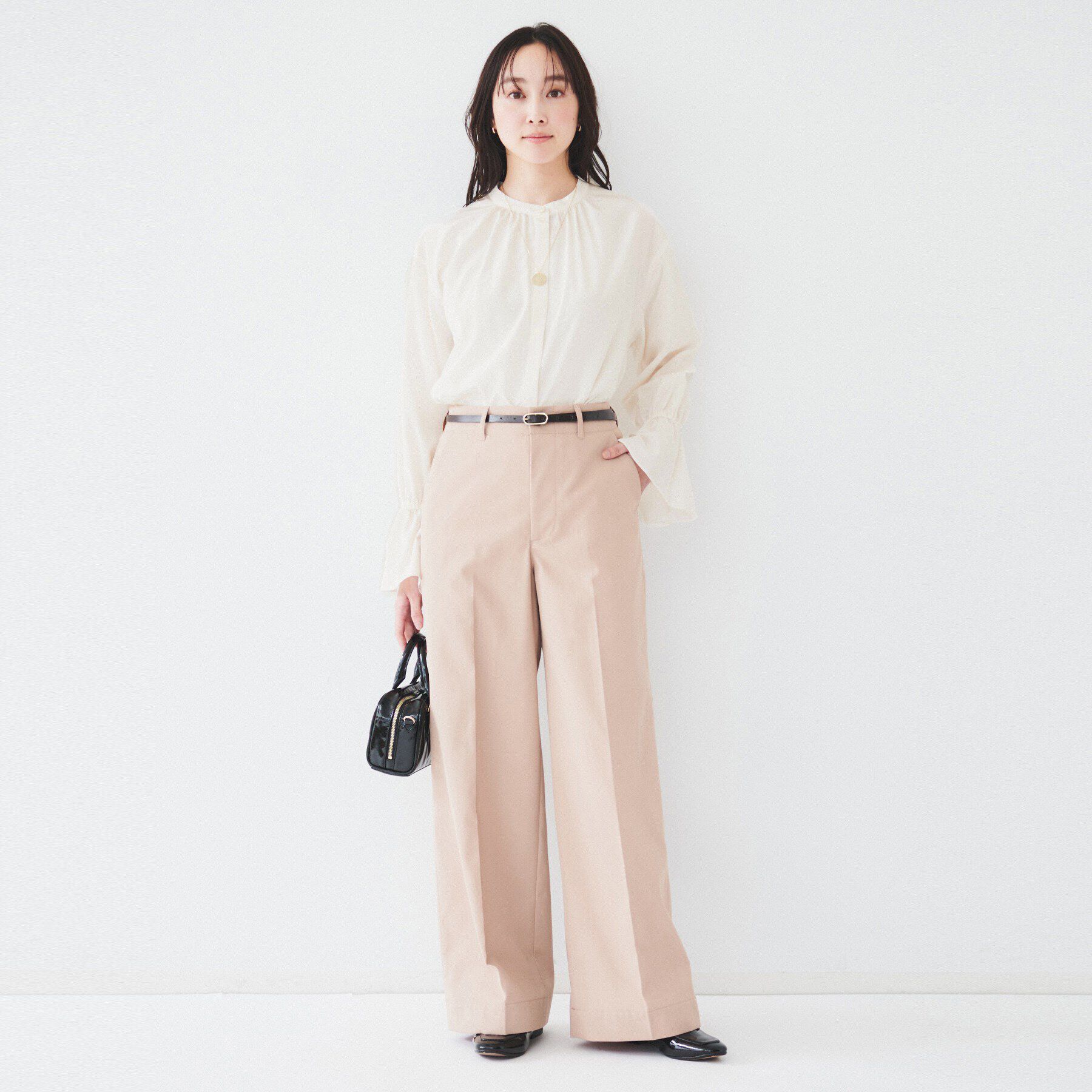 UNTITLED「【光沢感/フリル袖/前開き】バンドカラーギャザーブラウス」|シャツ・ブラウス|