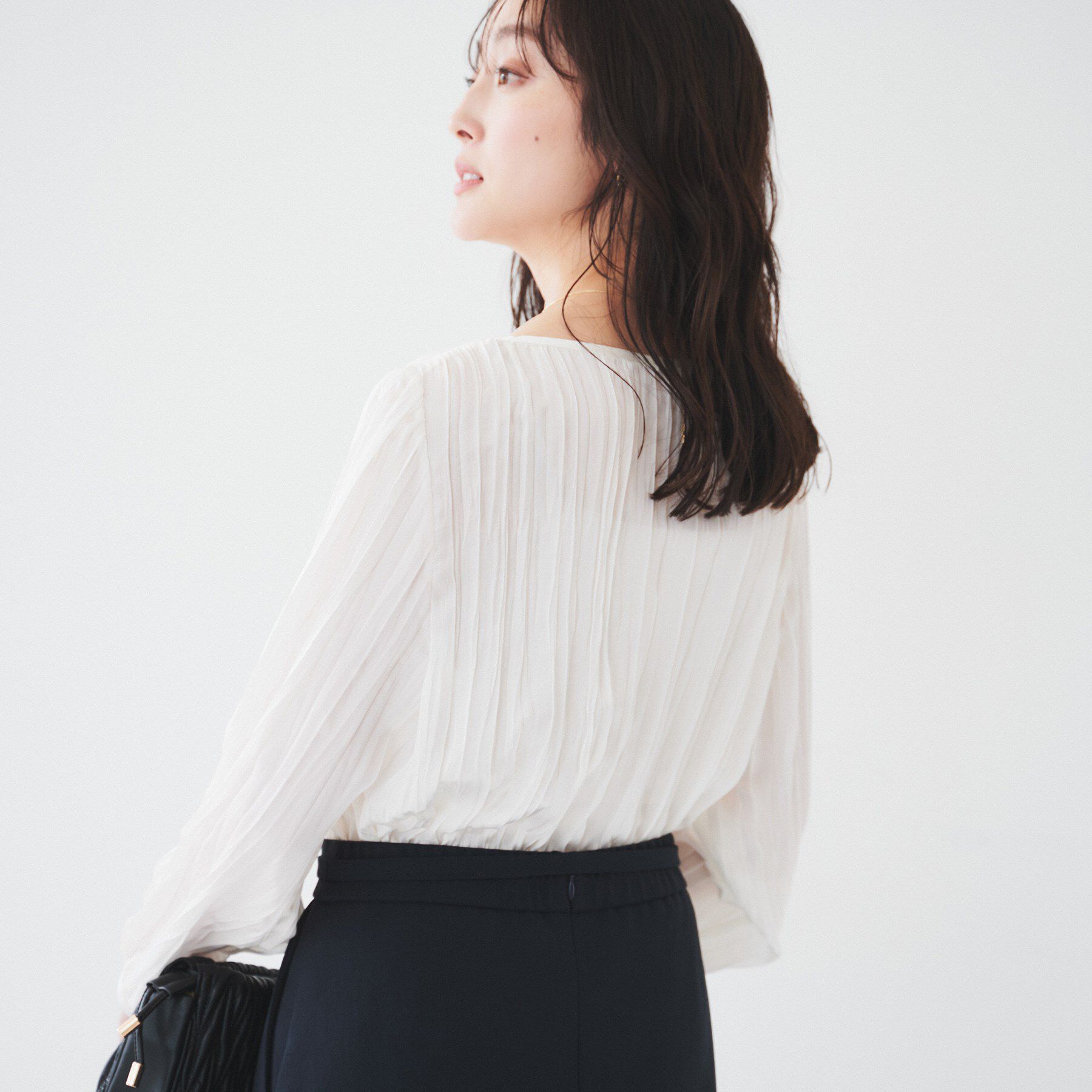 UNTITLED「【きれいめ/エレガント】サテンオーガンジー インナーブラウス」|シャツ・ブラウス|