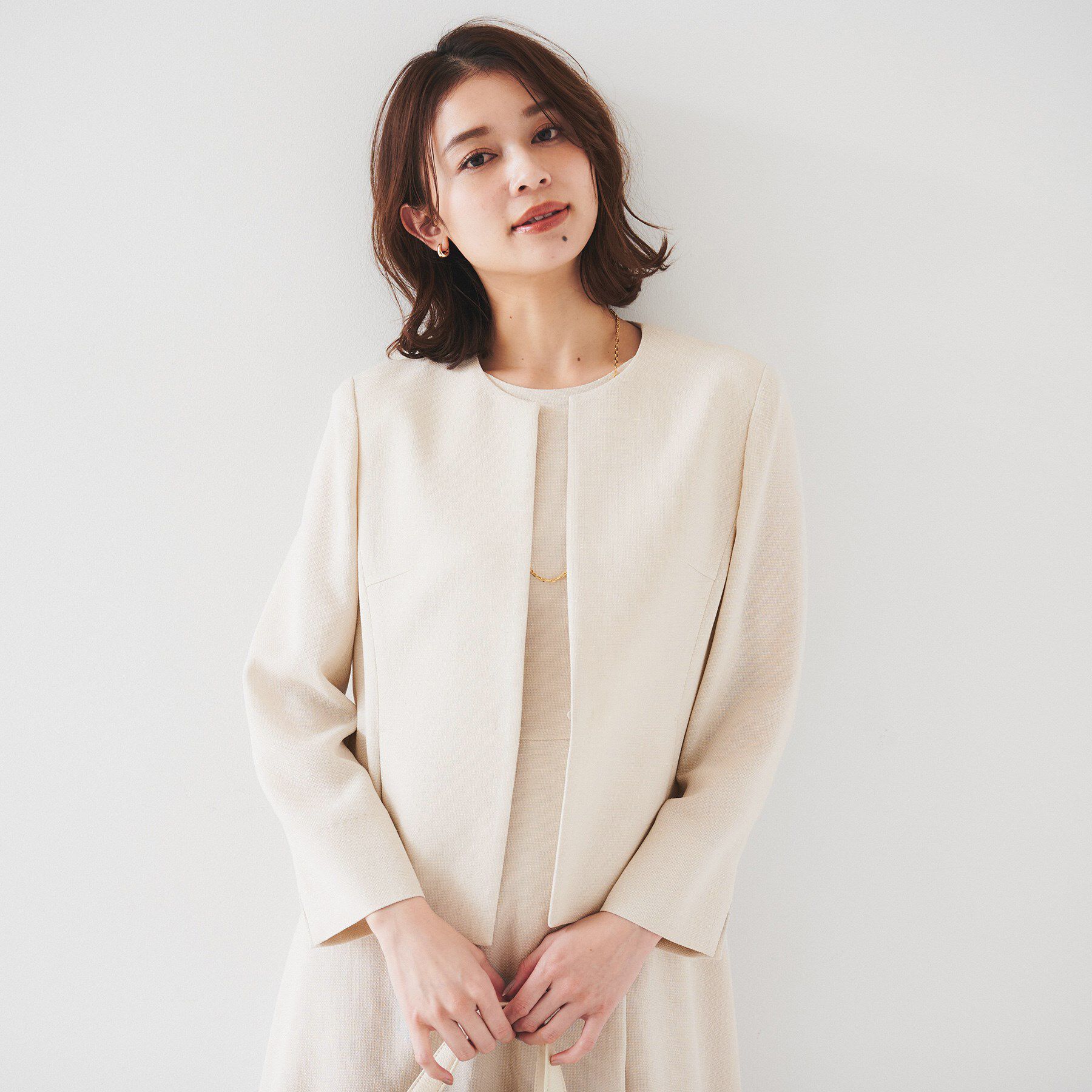 UNTITLED「【セットアップ可/短丈】ドライタッチジャケット」|ノーカラージャケット|グレージュ(050)