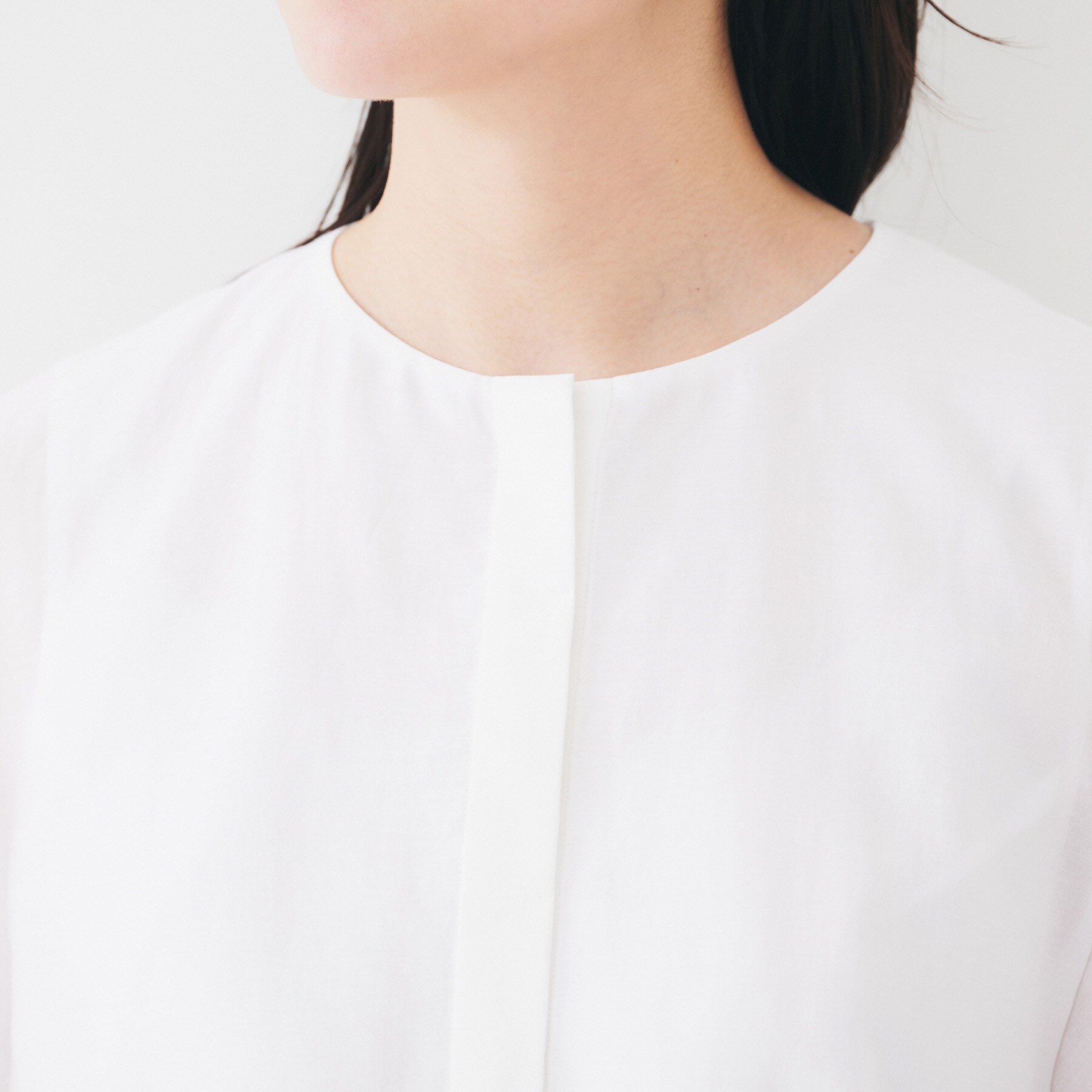 UNTITLED「【オンオフ/二の腕カバー】オーガンジーラッフルブラウス」|シャツ・ブラウス|