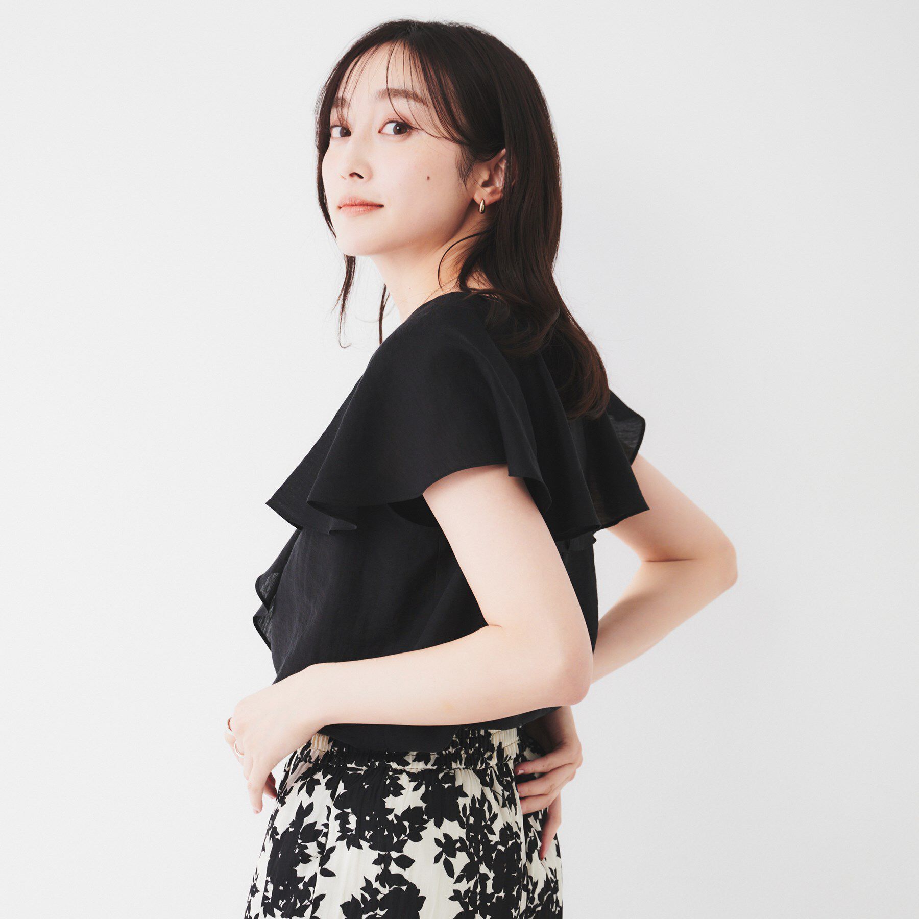 UNTITLED「【きれいめ/洗える/フリル】ラッフルシアーブラウス」|シャツ・ブラウス|