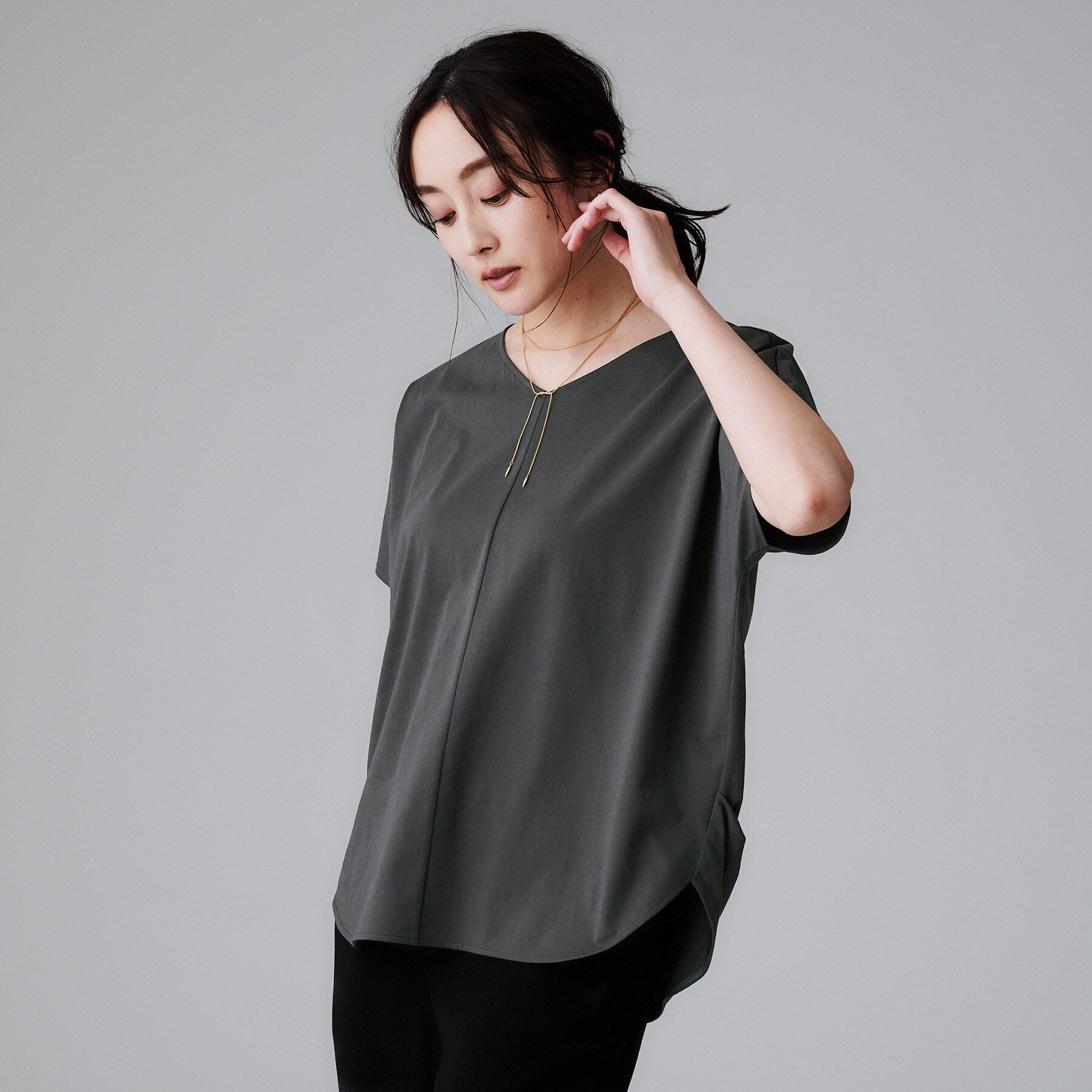 UNTITLED「【接触冷感/洗える】Vネックコットンプルオーバー」|Tシャツ・カットソー|