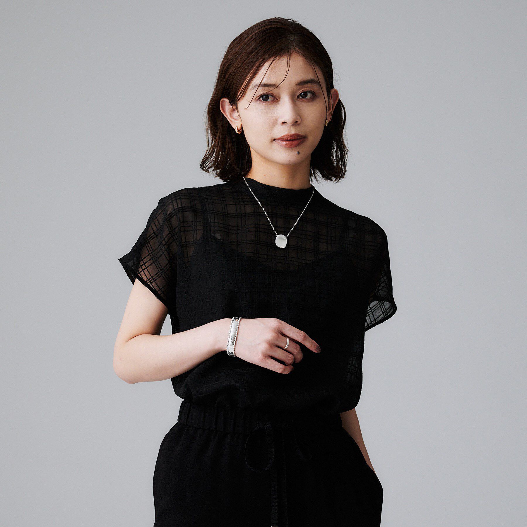UNTITLED「【シアー】チェックスタンドネックブラウス」|シャツ・ブラウス|ブラック(019)