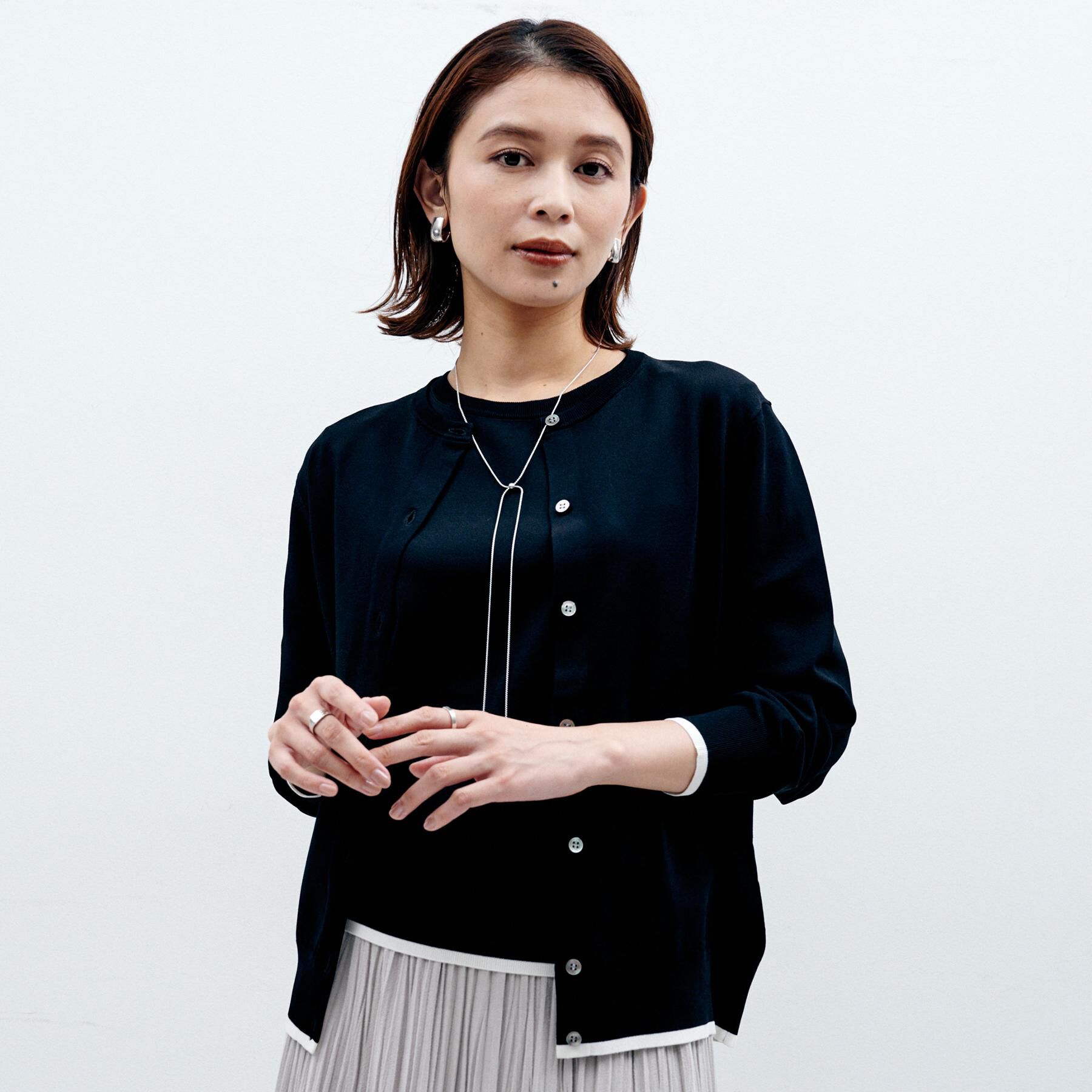 UNTITLED「【朝晩の羽織に/アンサンブル可/薄手】ベーシッククルーネックカーディガン」|カーディガン|ブラック(519)