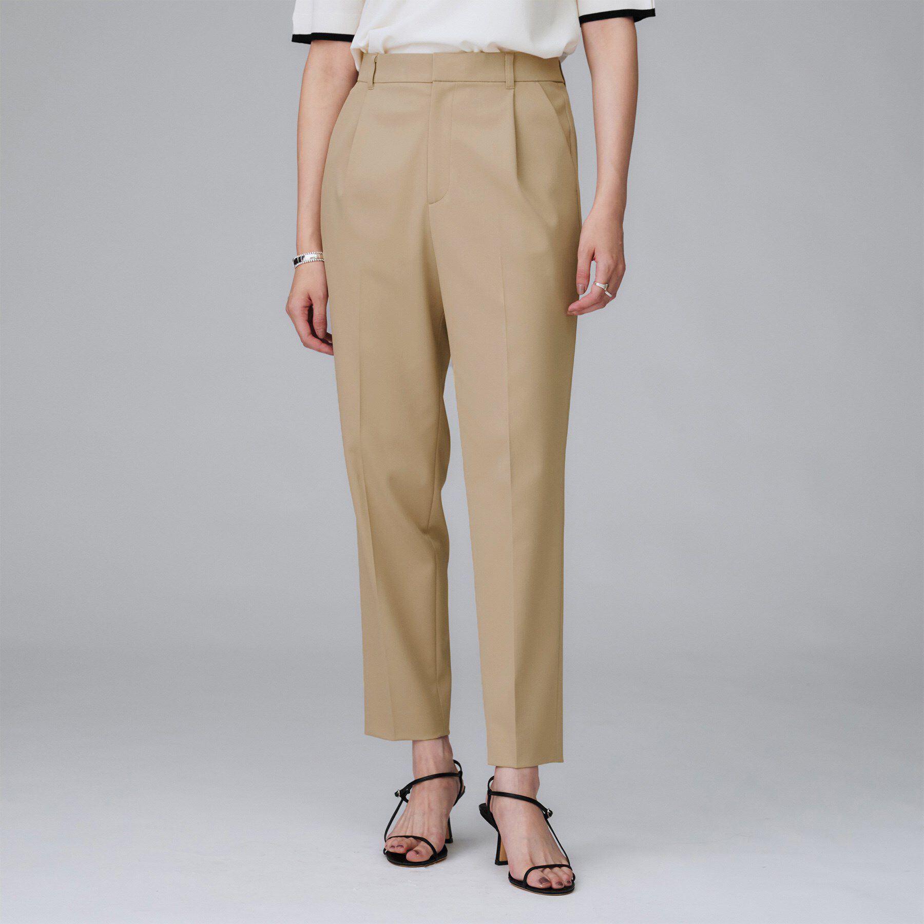UNTITLED「【はっ水/後ろウエストゴム/洗える】ストレッチテーパードパンツ」|その他|ベージュ(052)