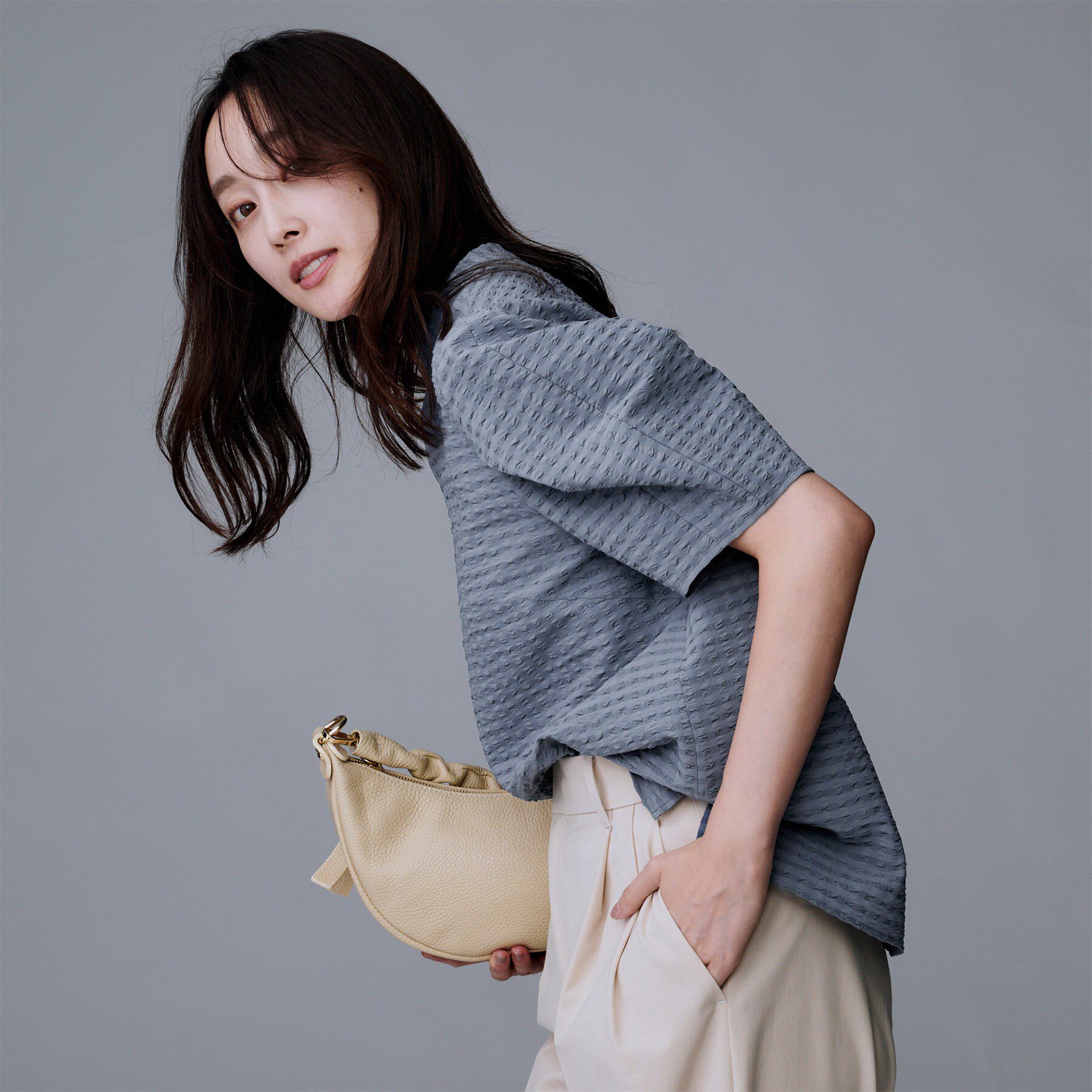 UNTITLED「【吸水速乾/ストレッチ/Vネック】フォルムスリーブ ブラウス」|シャツ・ブラウス|