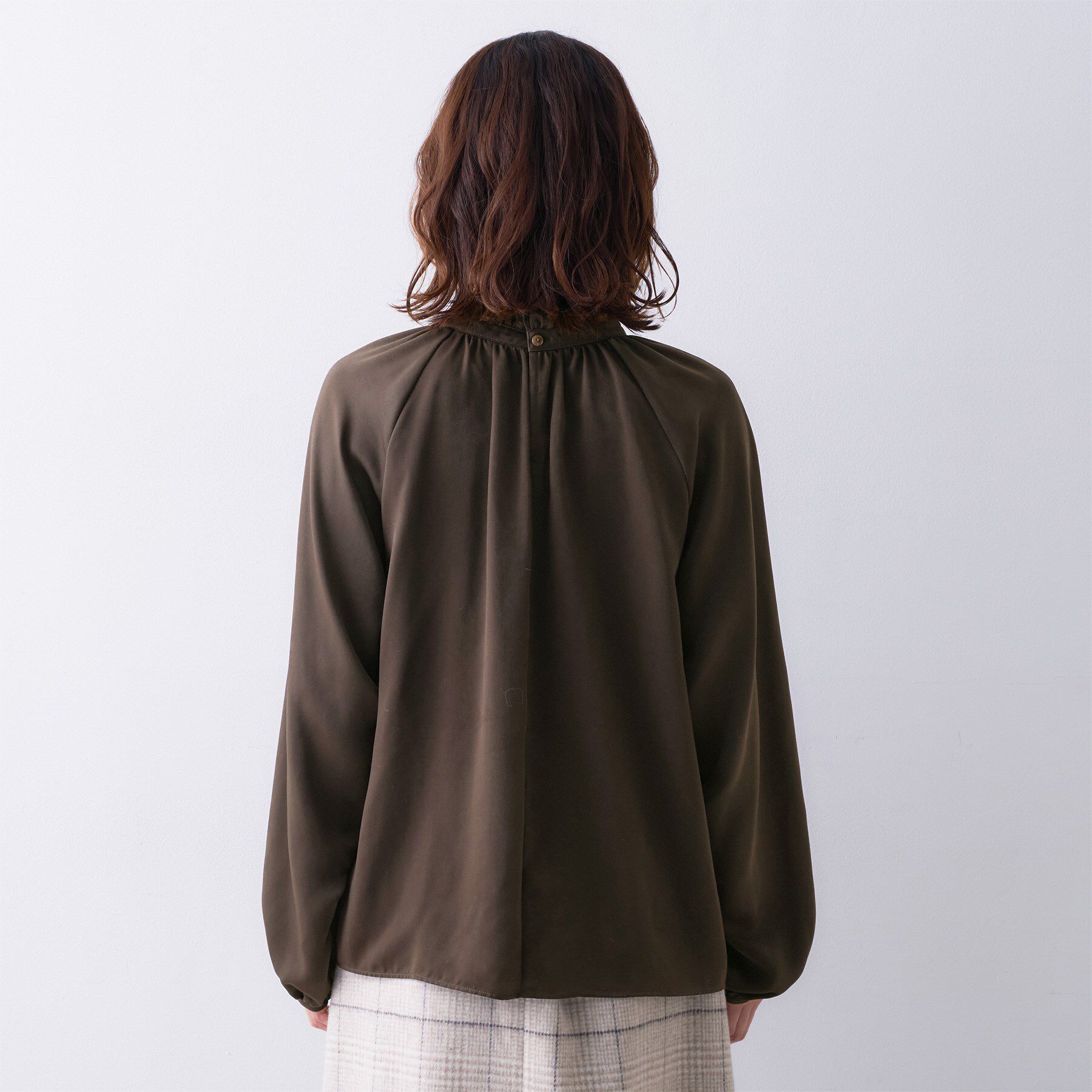 UNTITLED「【エレガント/お仕事着にも】スタンドフリルネック ブラウス」|シャツ・ブラウス|