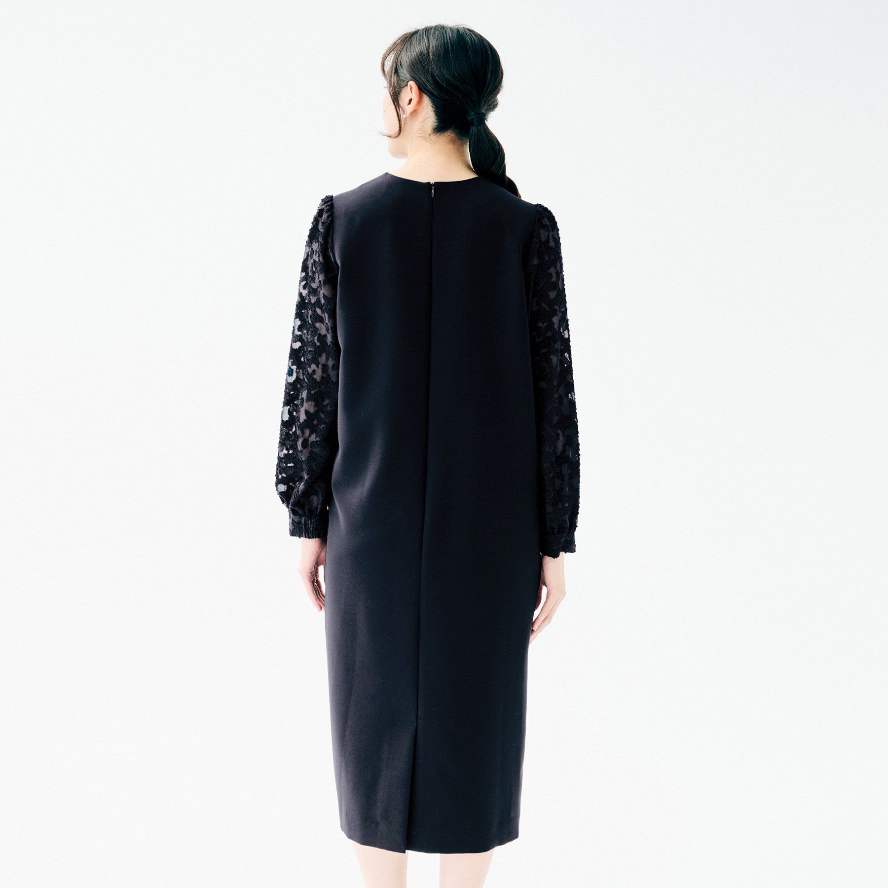 UNTITLED「【お呼ばれドレス/洗える】カットジャカードスリーブ ワンピース」|ワンピース|