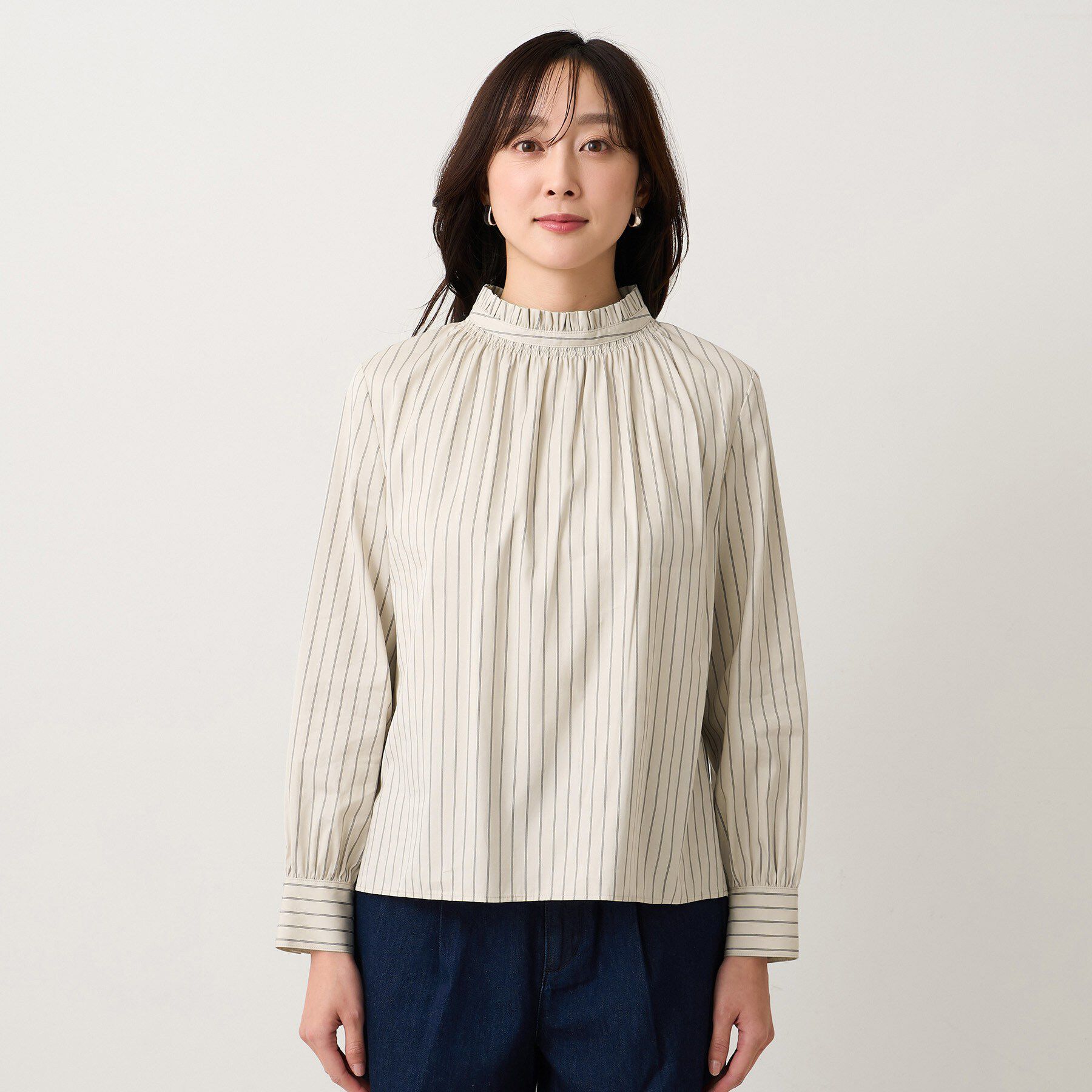 UNTITLED「【コットン100/洗える】シャーリングフリルネックブラウス」|シャツ・ブラウス|