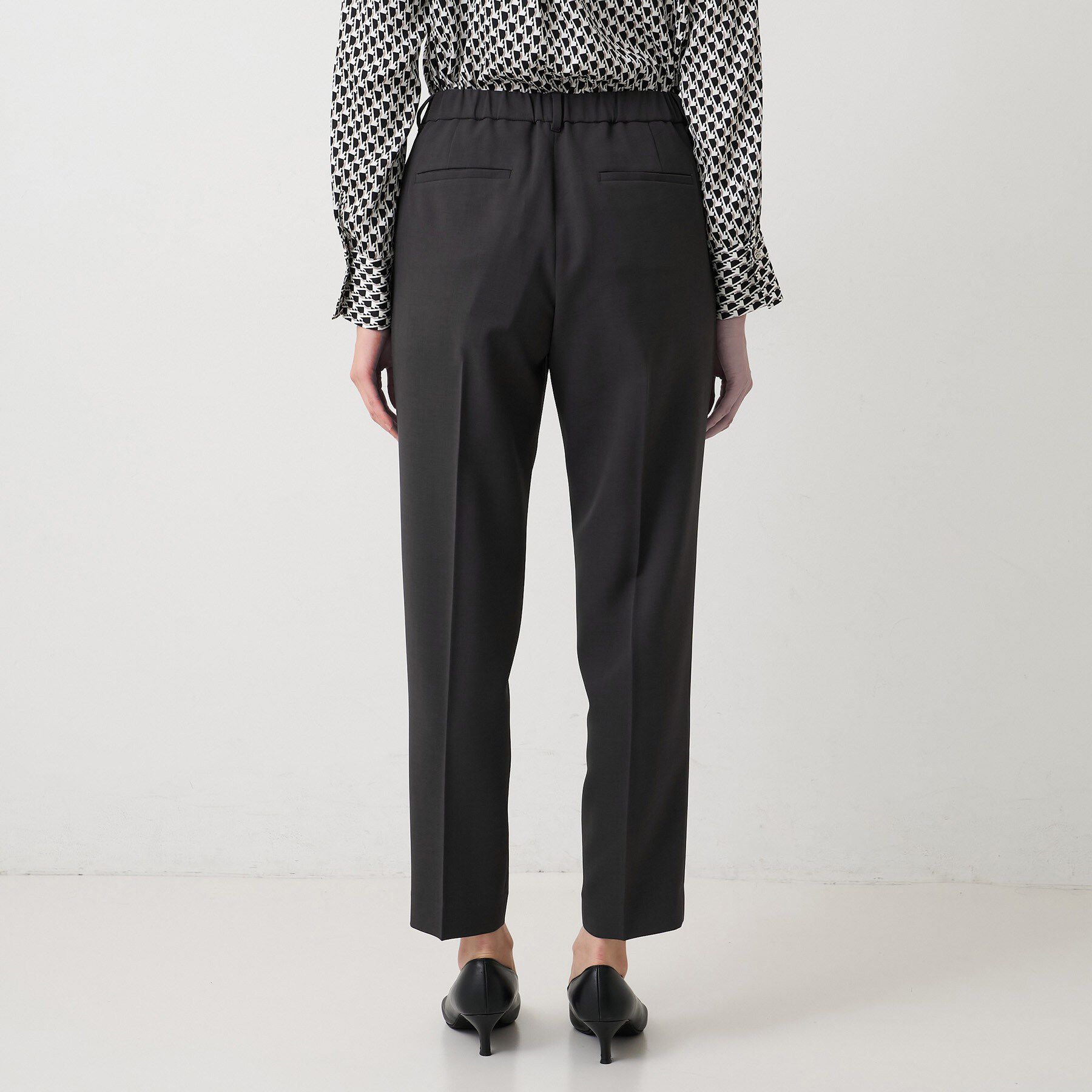 UNTITLED「エアリータックテーパードパンツ」|その他|