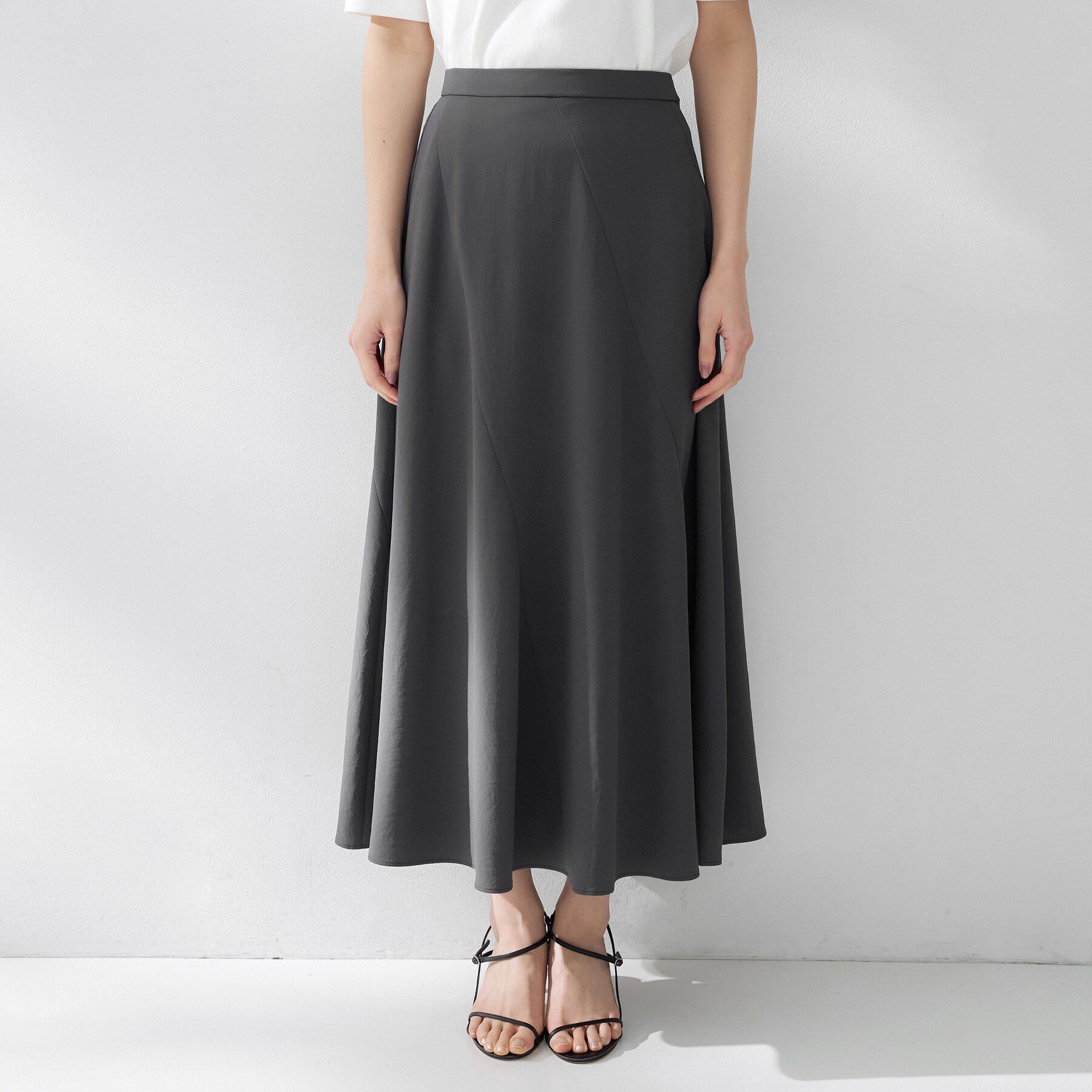 UNTITLED「【夏の名品セットアップが今年も登場！/はっ水/遮熱】リラクミスト フレアスカート」|スカート|