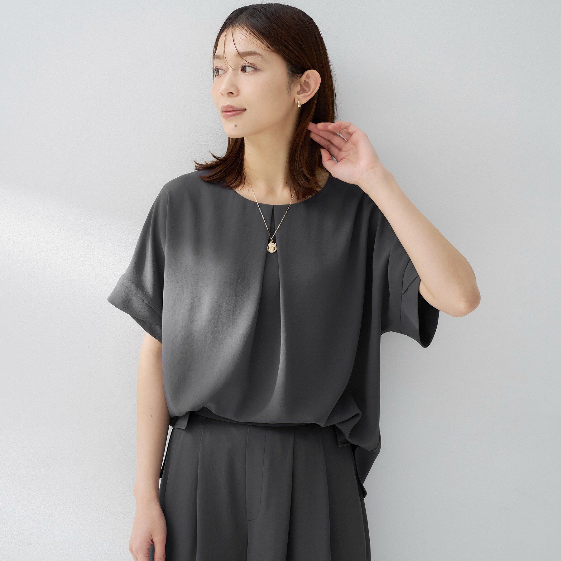 UNTITLED「【夏の名品セットアップが今年も登場！/はっ水/遮熱】リラクミスト 前後2WAYブラウス」|シャツ・ブラウス|