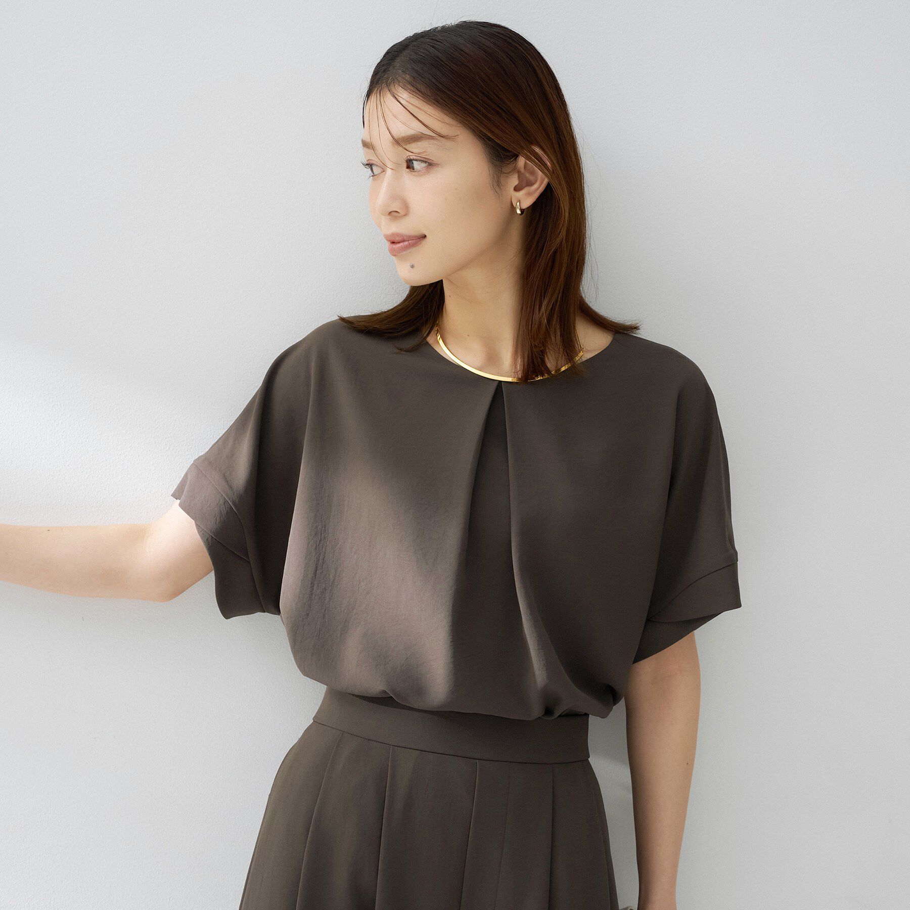 UNTITLED「【夏の名品セットアップが今年も登場！/はっ水/遮熱】リラクミスト 前後2WAYブラウス」|シャツ・ブラウス|