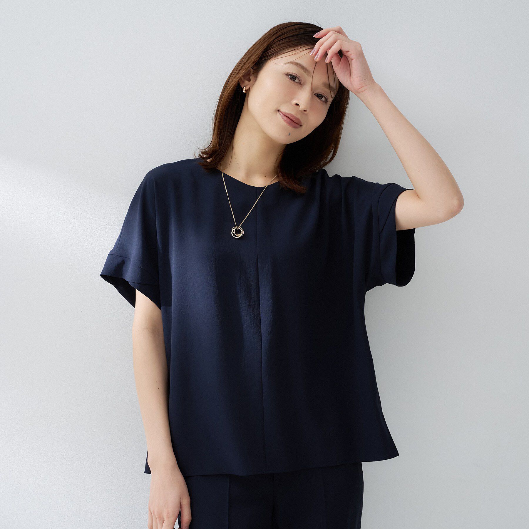 UNTITLED「【夏の名品セットアップが今年も登場！/はっ水/遮熱】リラクミスト 前後2WAYブラウス」|シャツ・ブラウス|ネイビー(094)