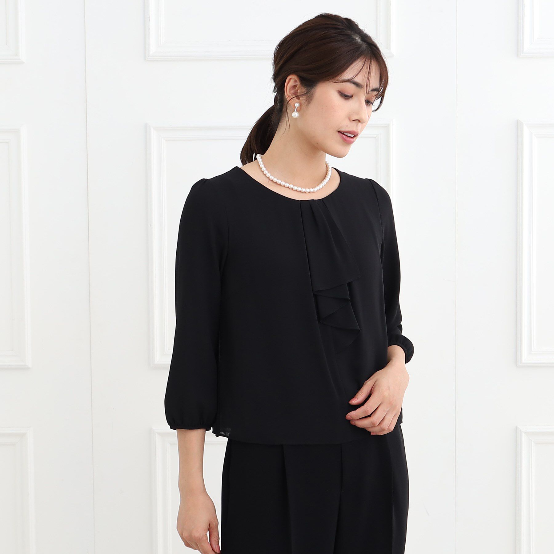 Reflect「【夏SALE／フォーマル/マシンウォッシュ可】フロントラッフルディティールブラウス」|シャツ・ブラウス|ブラック(019)