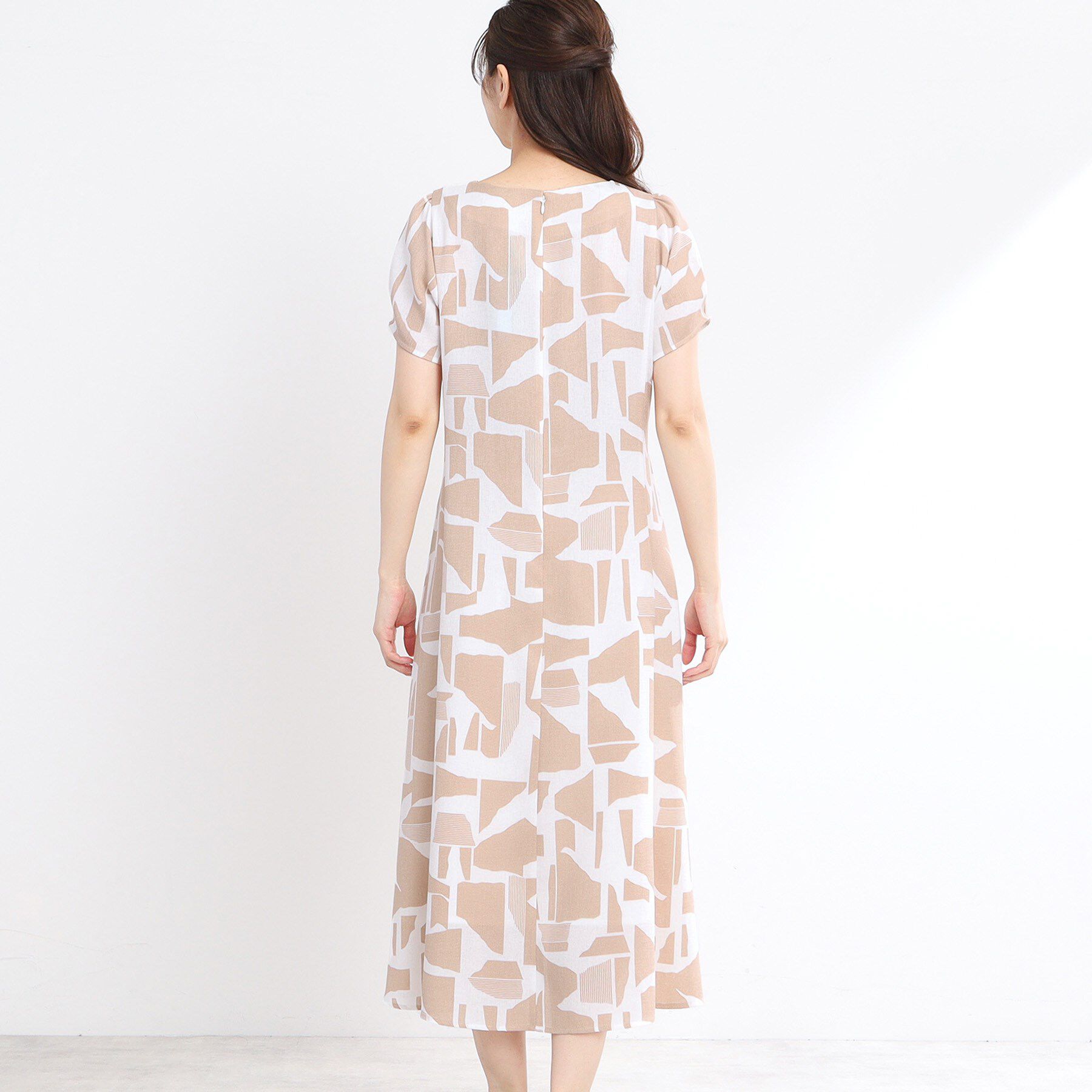 Reflect「【WEB先行カラーあり／マシンウォッシュ可】幾何モチーフプリントワンピース」|ワンピース|