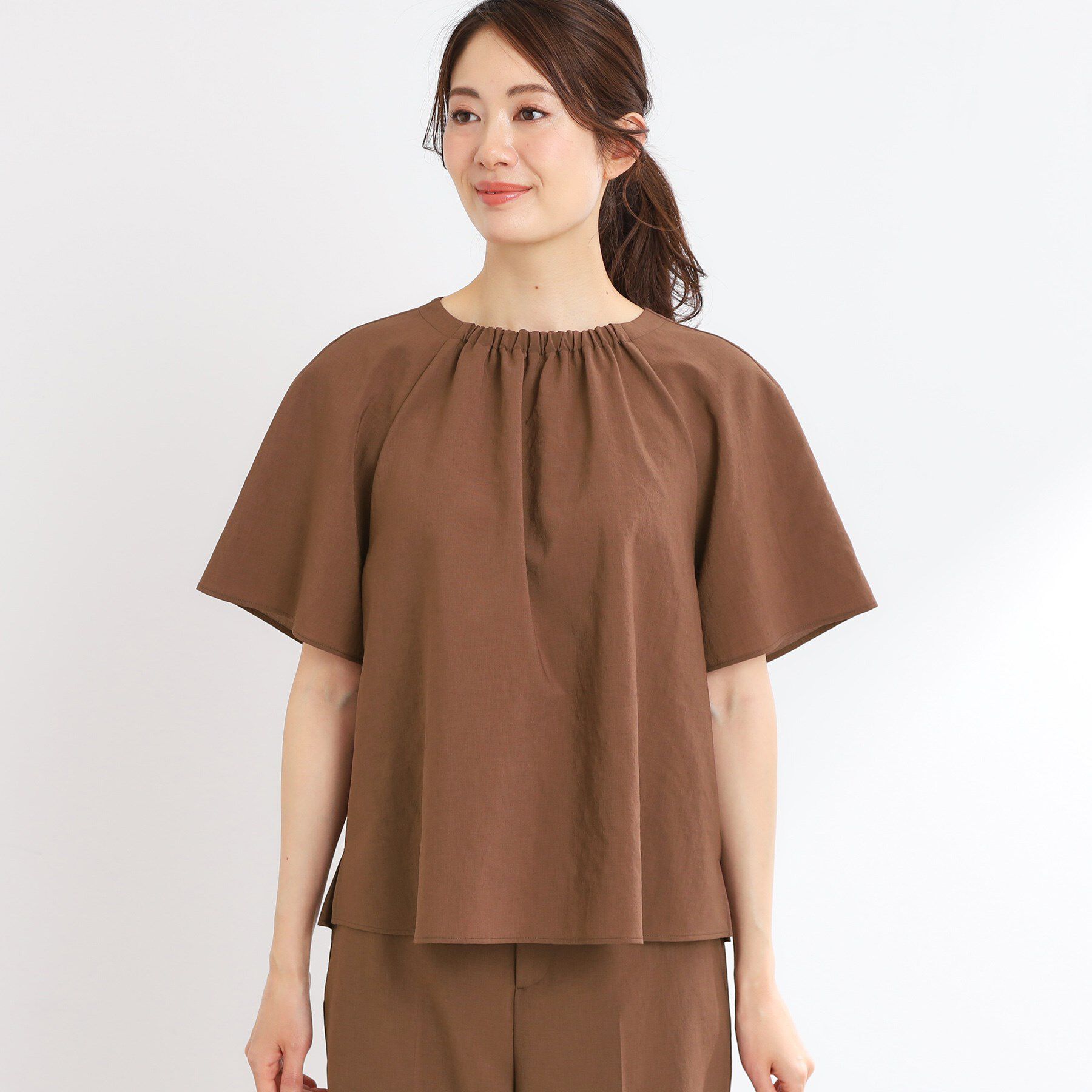 Reflect「【マシンウォッシュ可／セットアップ可／通勤におすすめ】ネックギャザータックブラウス」|シャツ・ブラウス|