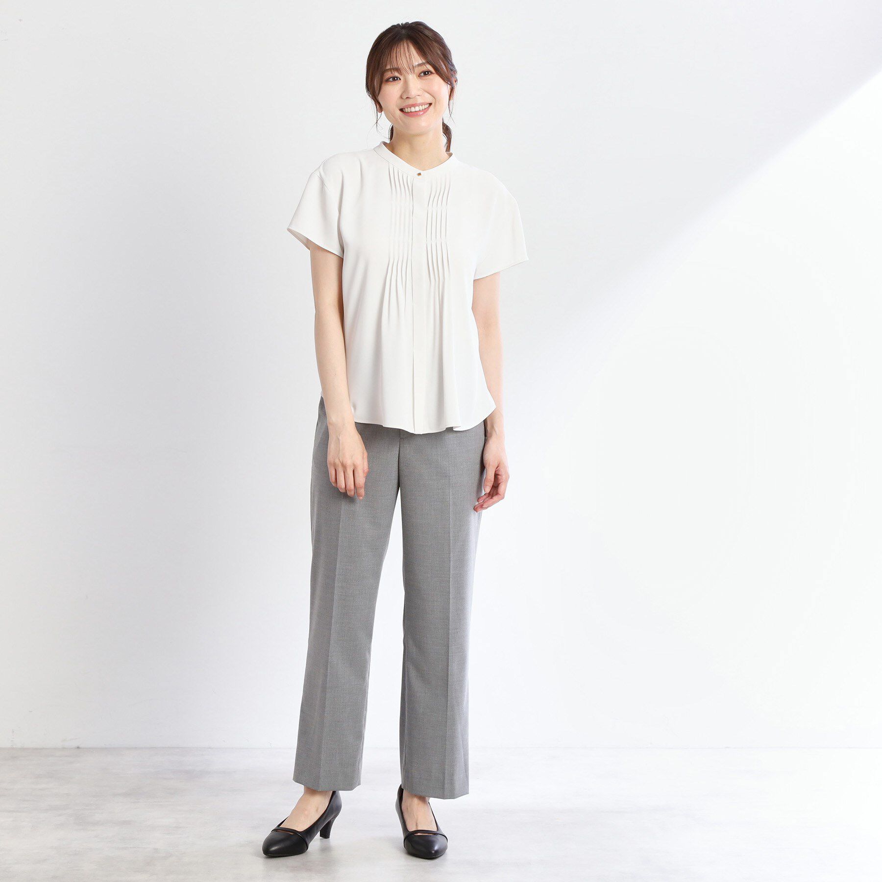 Reflect「【インナーに◎／すっきり見え！長め丈】タックデティールブラウス」|シャツ・ブラウス|