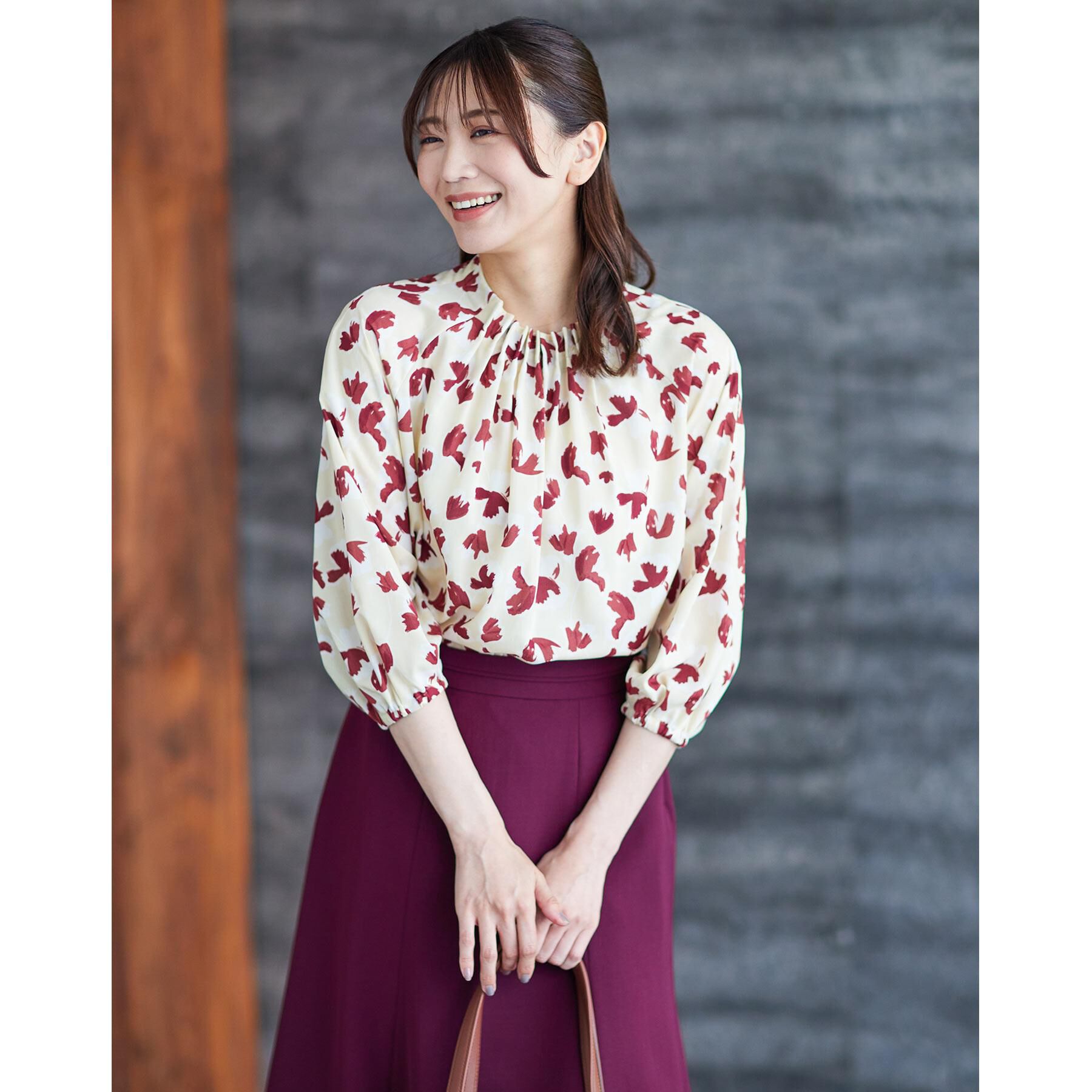 Reflect「【ジャケットのインナーにおすすめ◎】花柄タックデザインブブラウス」|シャツ・ブラウス|