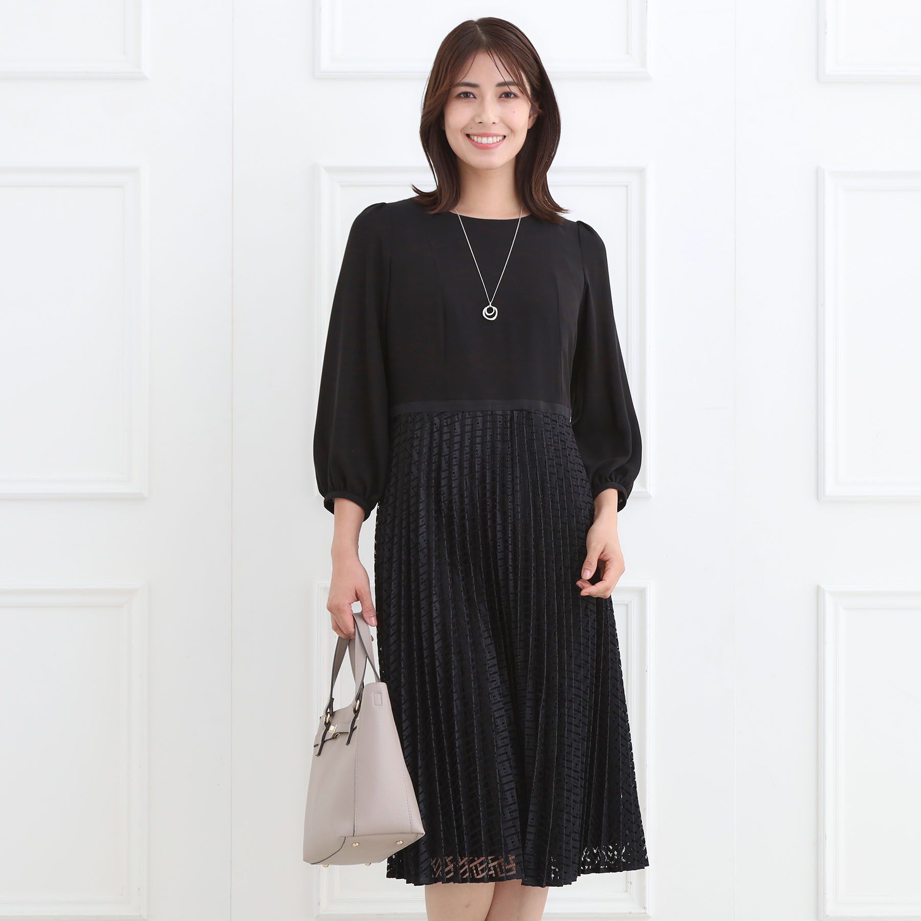 Reflect「【お仕事に◎】シフォン&times;幾何柄レースプリーツワンピース」|ワンピース|ブラック(019)