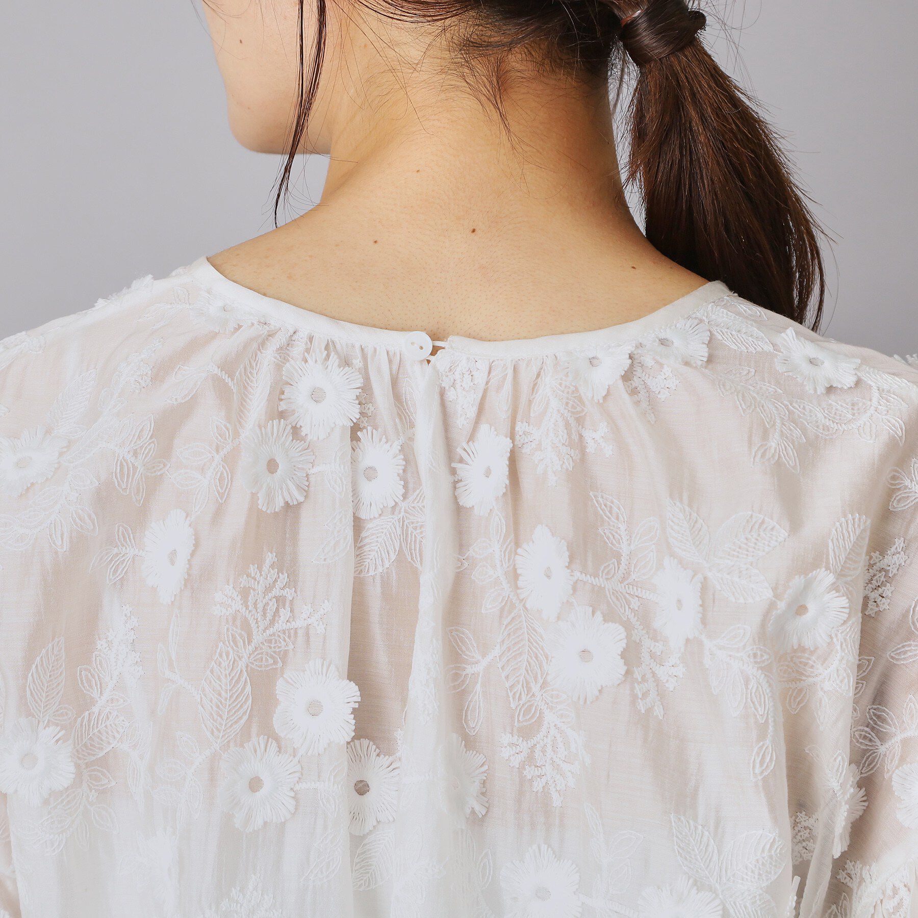 DRESSTERIOR「【着映え/ウォッシャブル】フラワーエンブロイダリーボリュームブラウス」|シャツ・ブラウス|