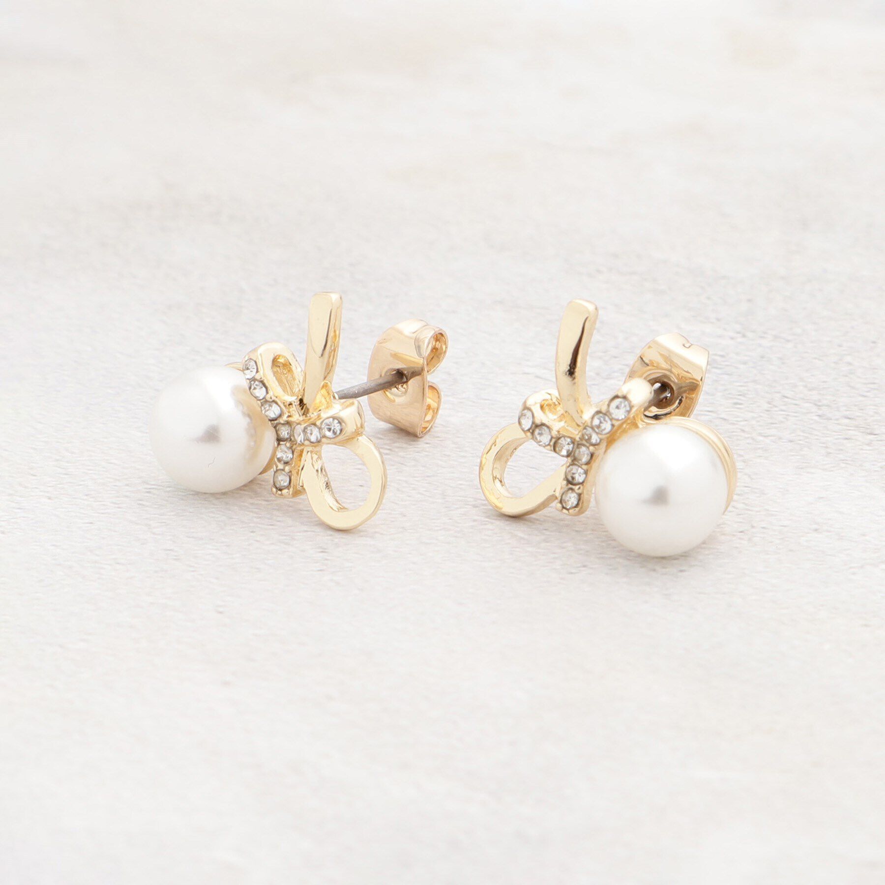 grove「フェイクパールビジューリボンピアス【入卒対応可】」|ピアス|ゴールド(007)