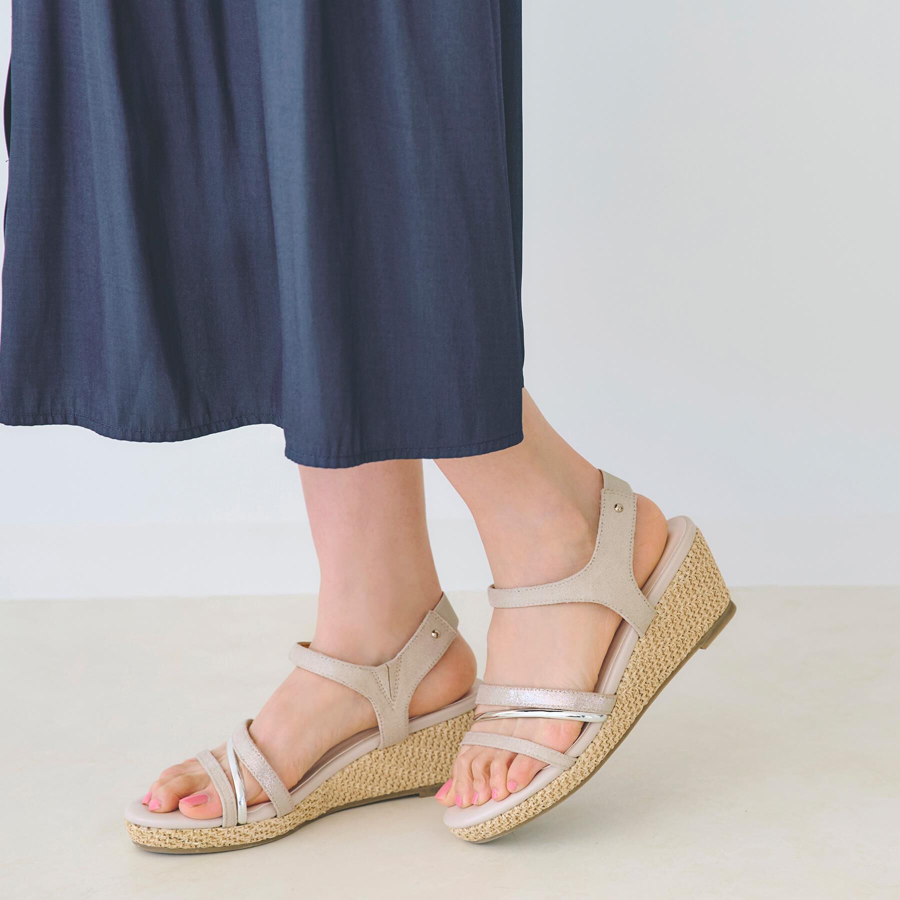 grove「【大人気につき追加！・人間工学】メタルラインワンタッチサンダル」|サンダル|