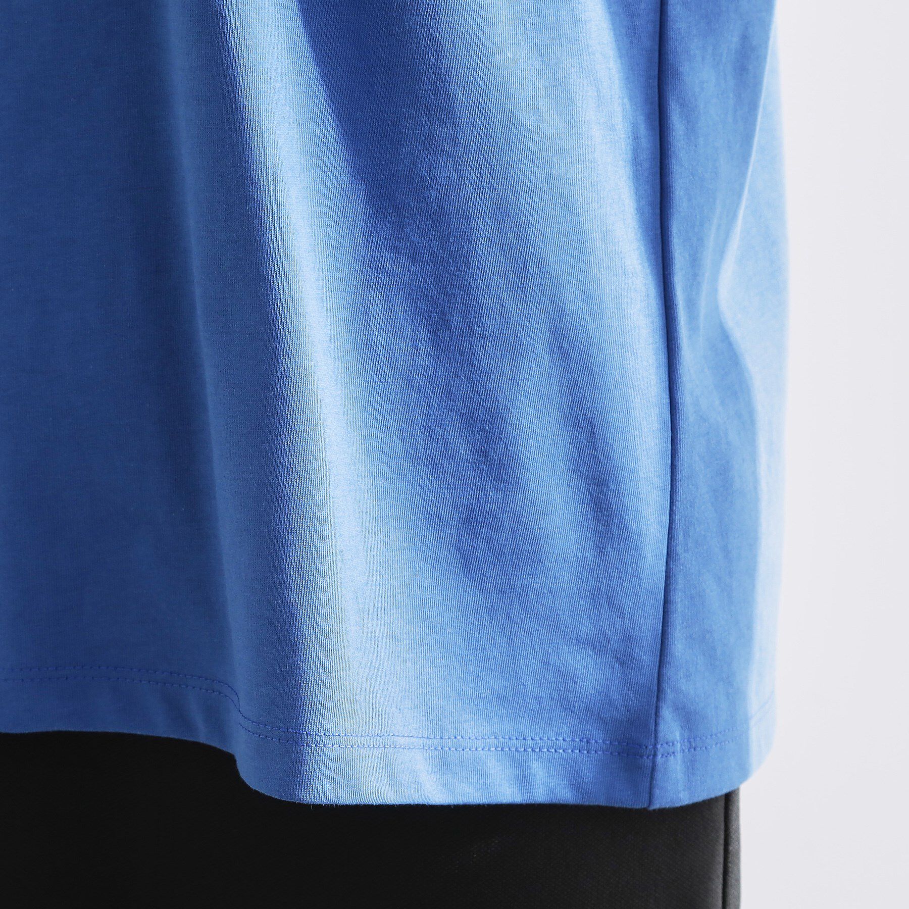 grove「きちんと感と女性らしさ、二の腕カバーが一枚で叶う　袖口パール調ボタンプルオーバー」|Tシャツ・カットソー|