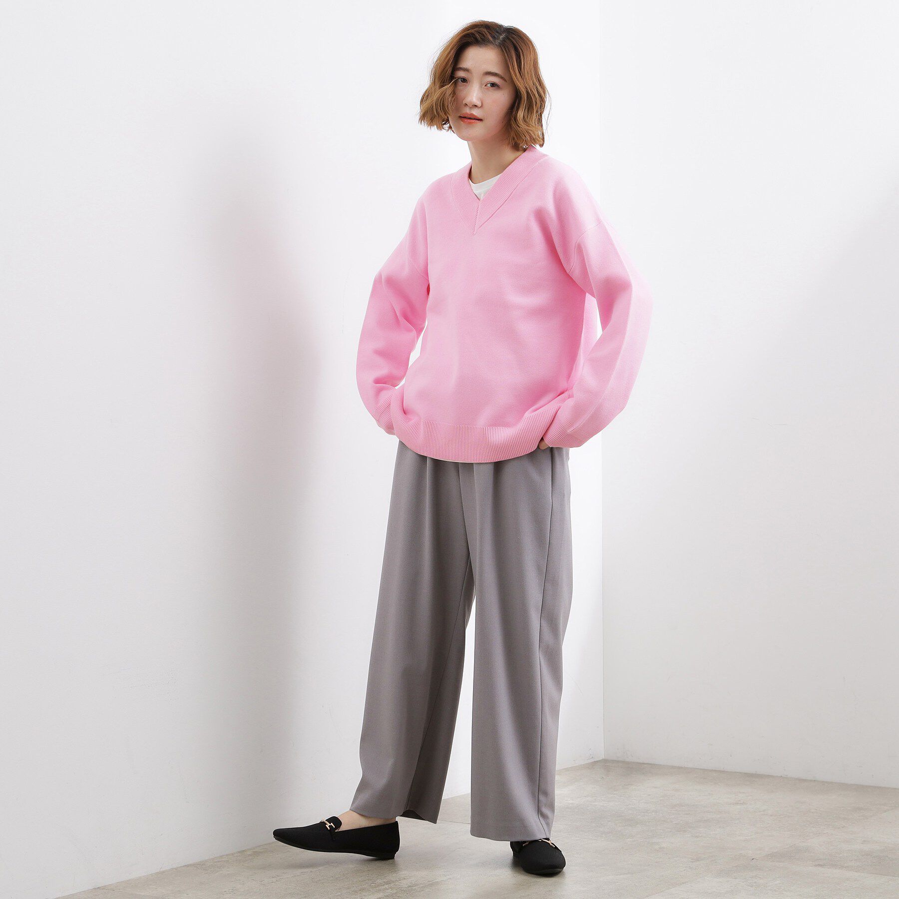 grove「ラフさときれいめを両立する、大人のスウェットライクVネックニット」|ニット・セーター|