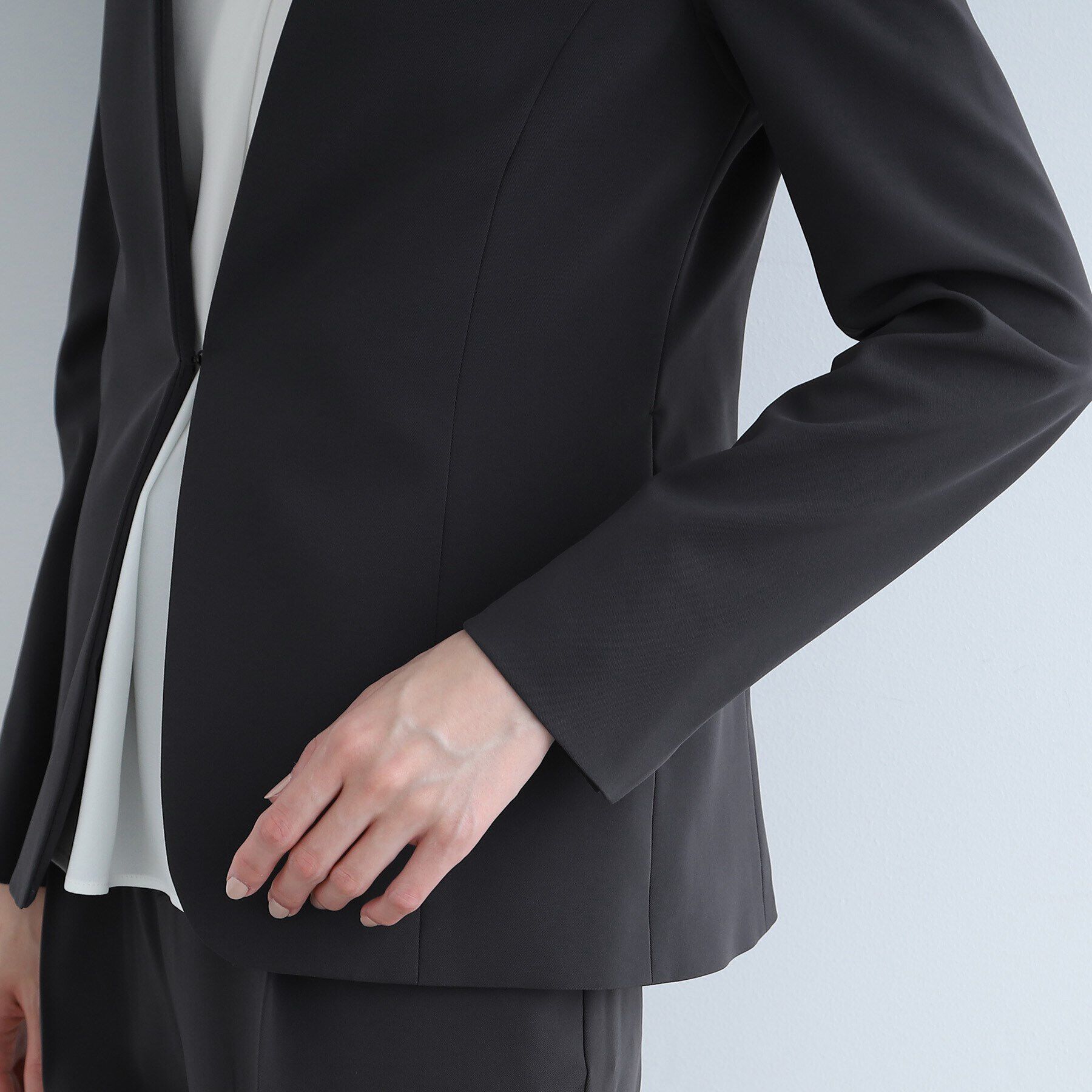 INDIVI「【定番スーツ/洗える/UVケア】ストレッチノーカラージャケット」|スーツ|