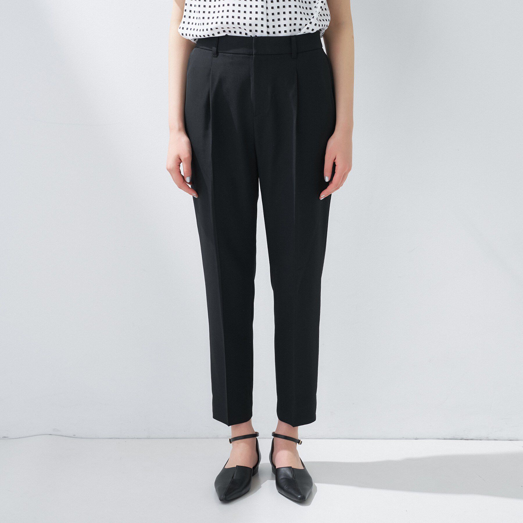 INDIVI「【定番スーツ／UVケア／洗える】ウール調タックテーパードパンツ」|スーツ|